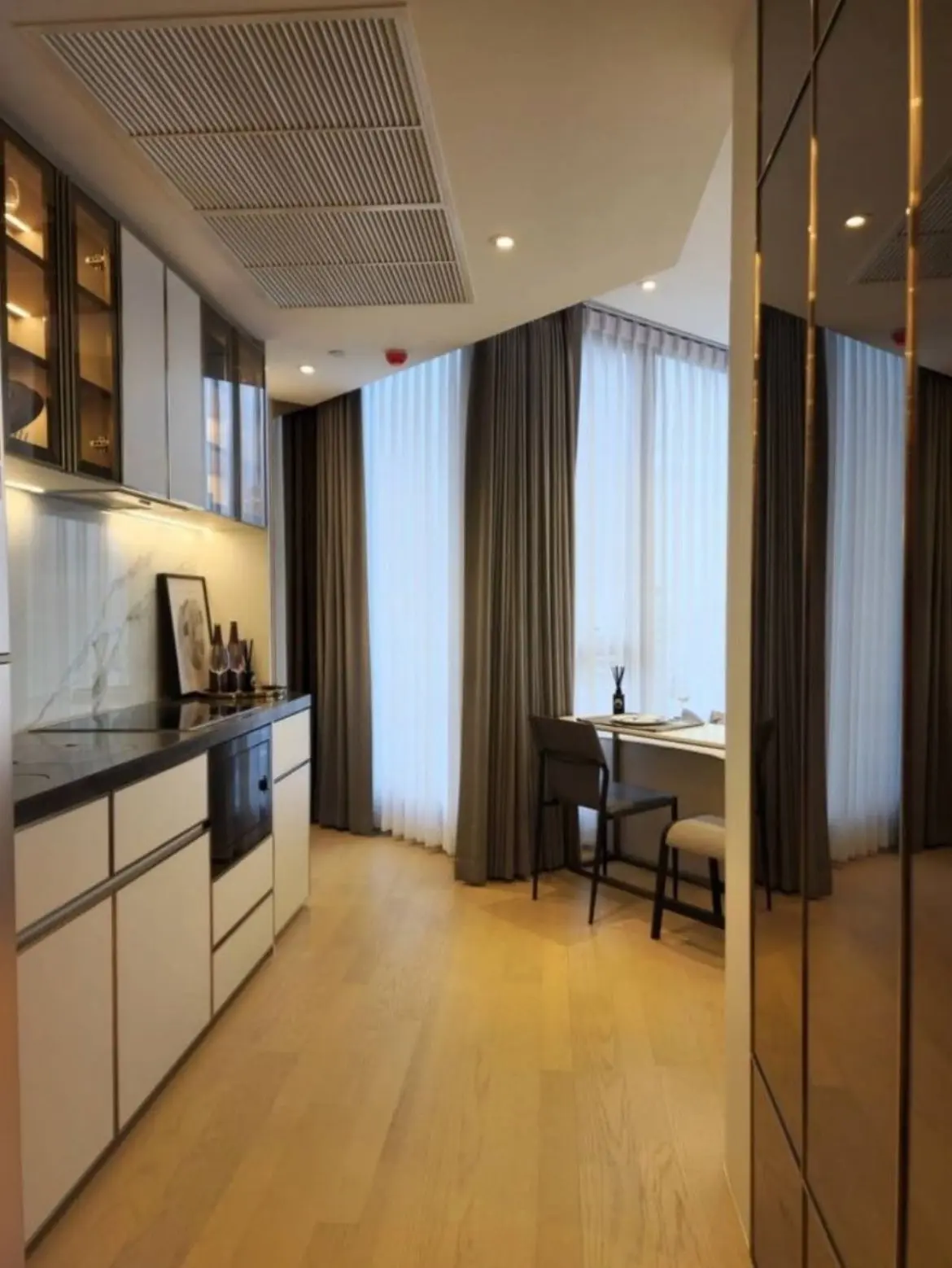 2 Bed/ 2 Bath Ashton Asoke-Rama 9