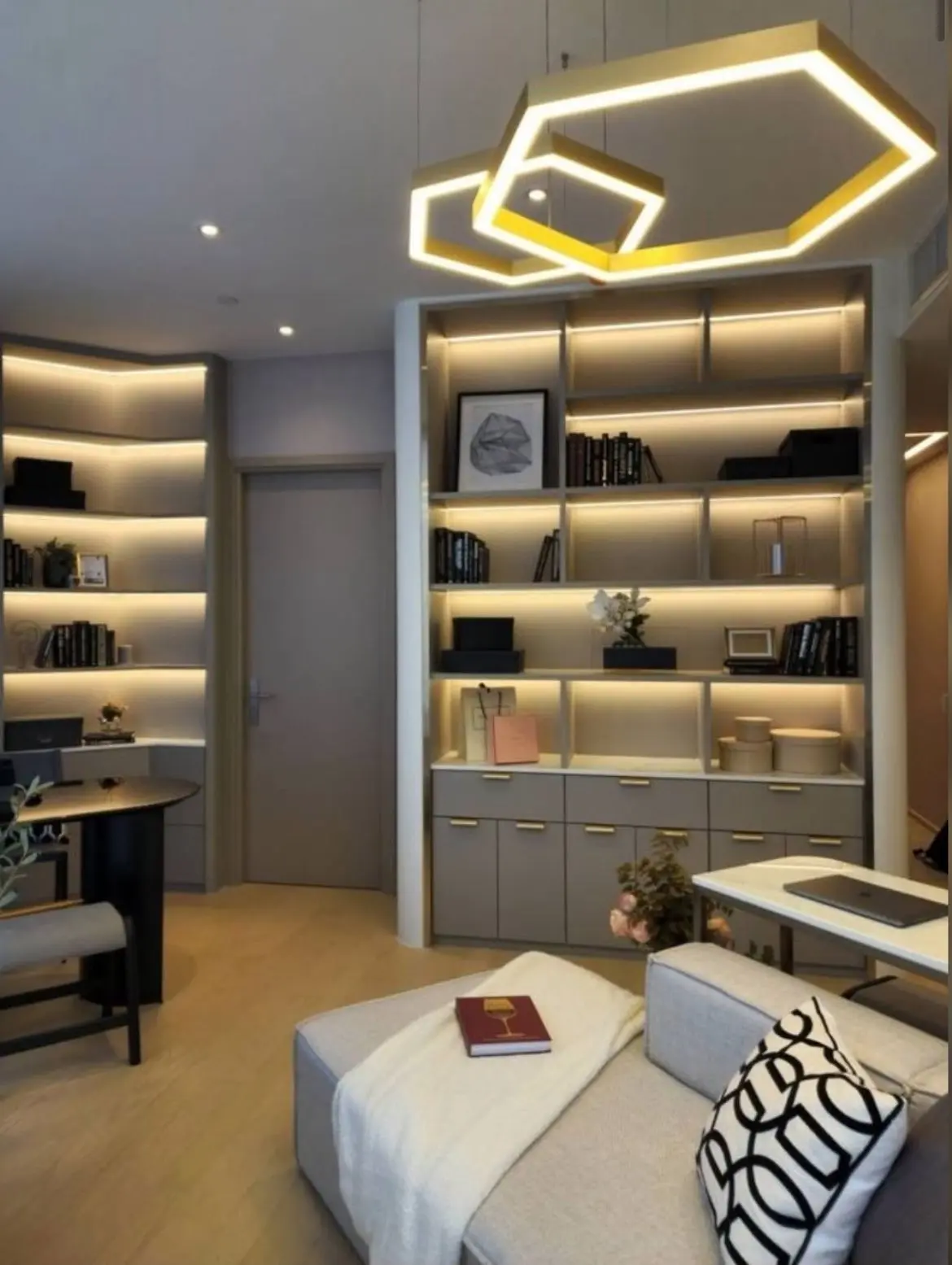 2 Bed/ 2 Bath Ashton Asoke-Rama 9