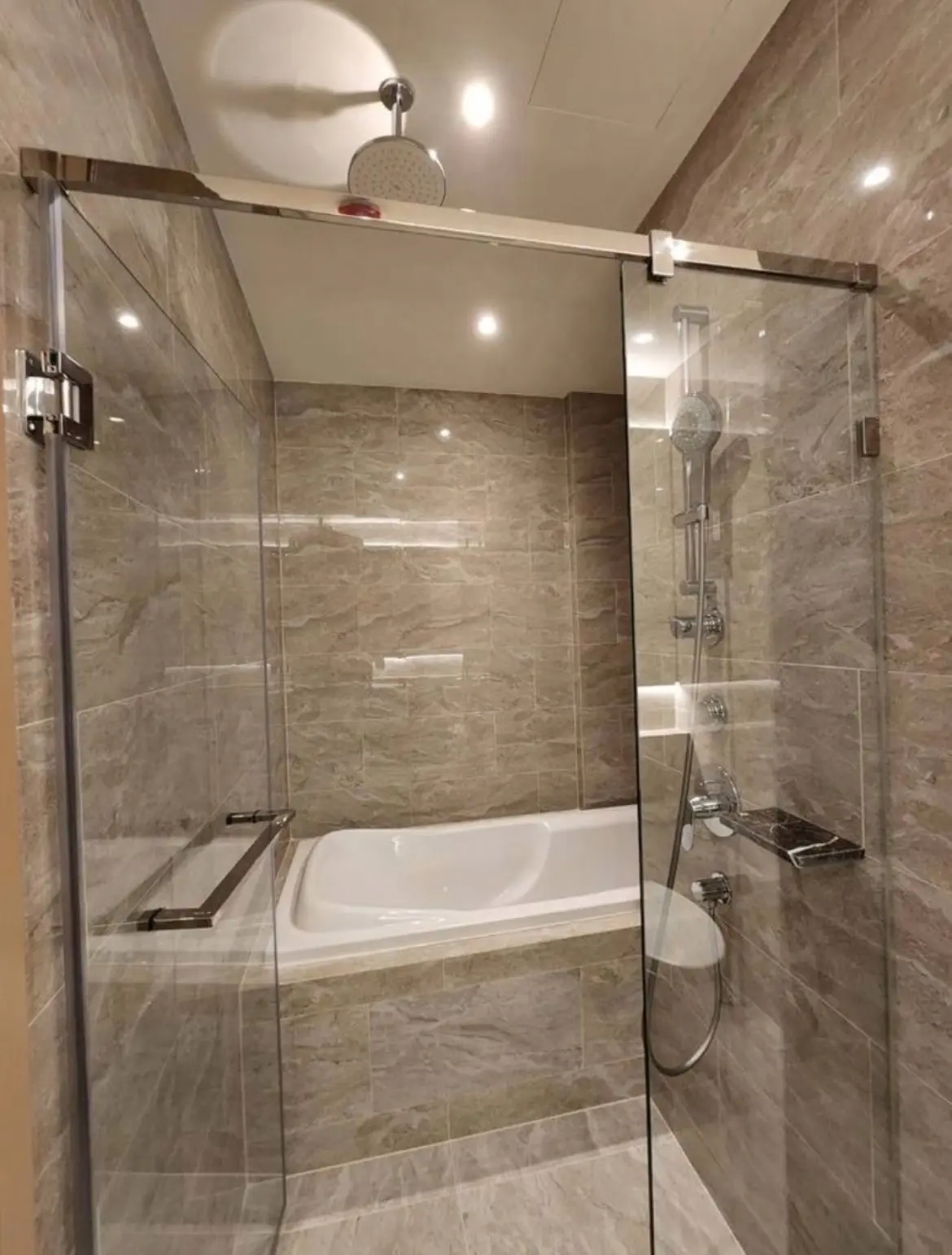 2 Bed/ 2 Bath Ashton Asoke-Rama 9