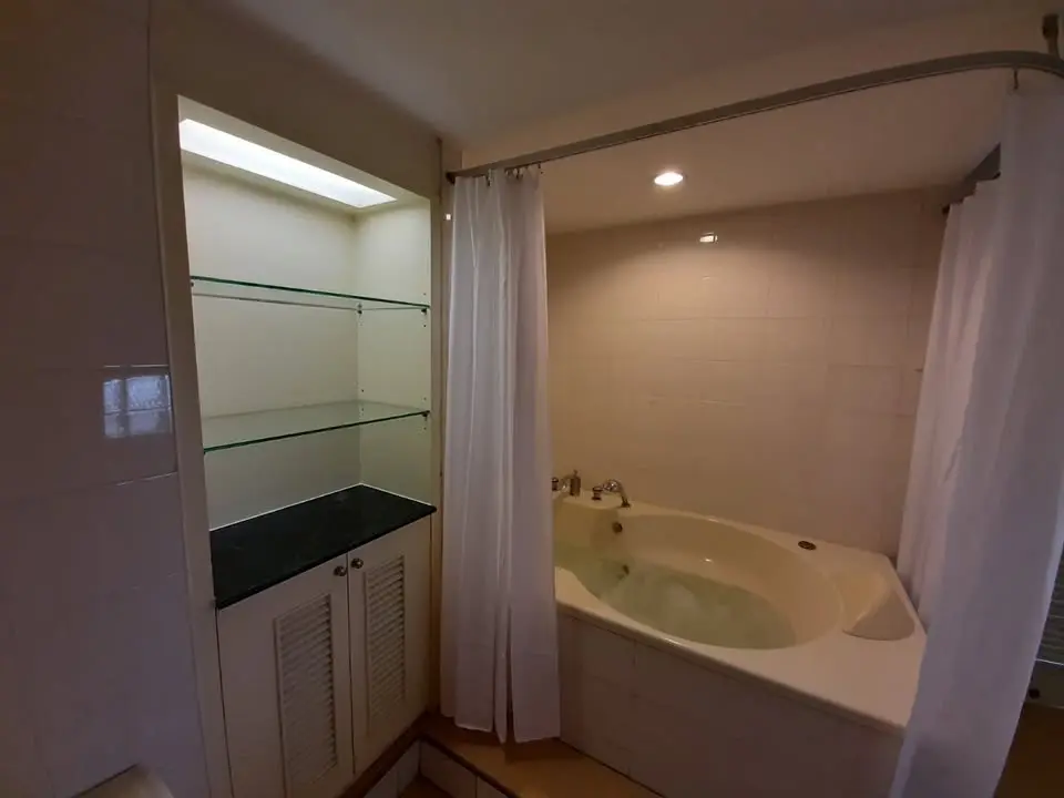 2 Bed/ 1 Bath Supalai Place Sukhumvit 39