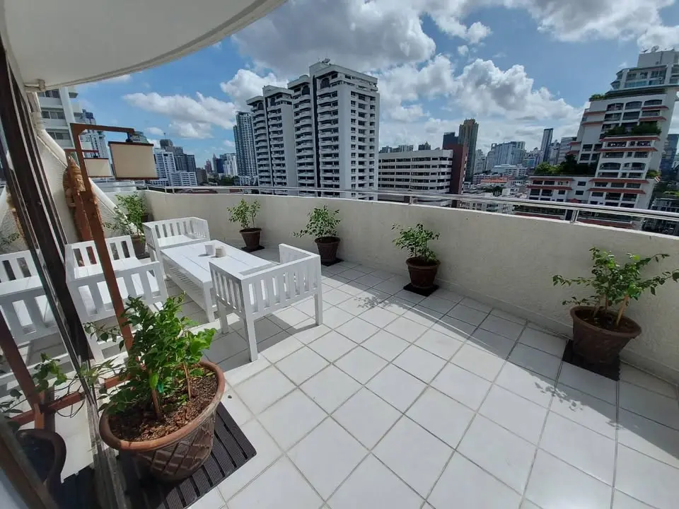 2 Bed/ 1 Bath Supalai Place Sukhumvit 39