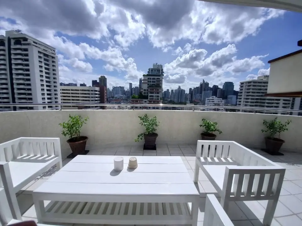 2 Bed/ 1 Bath Supalai Place Sukhumvit 39