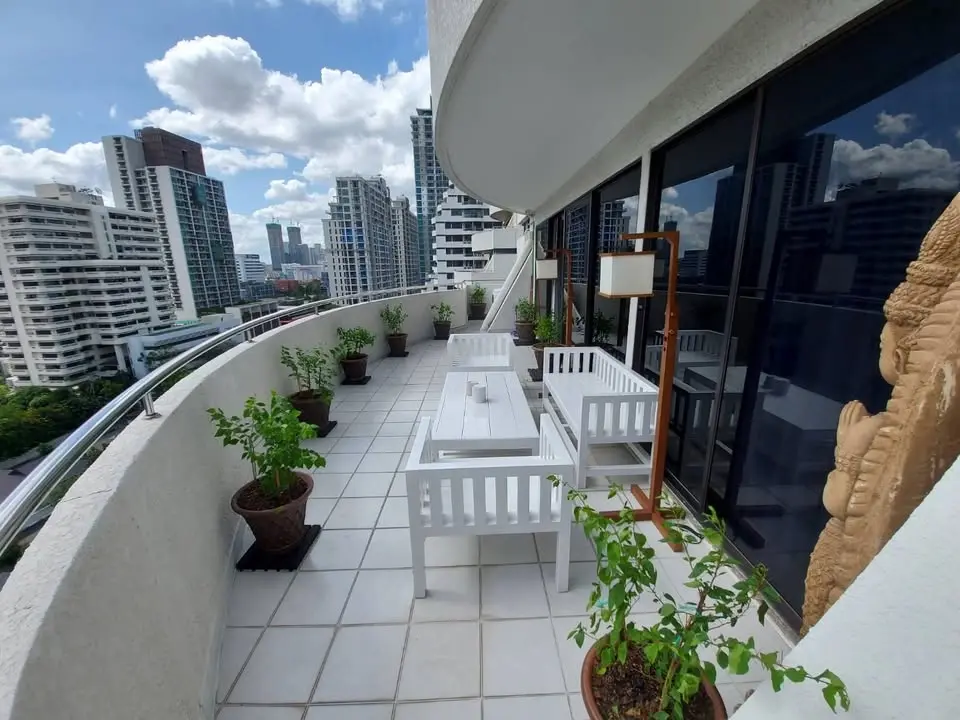 2 Bed/ 1 Bath Supalai Place Sukhumvit 39