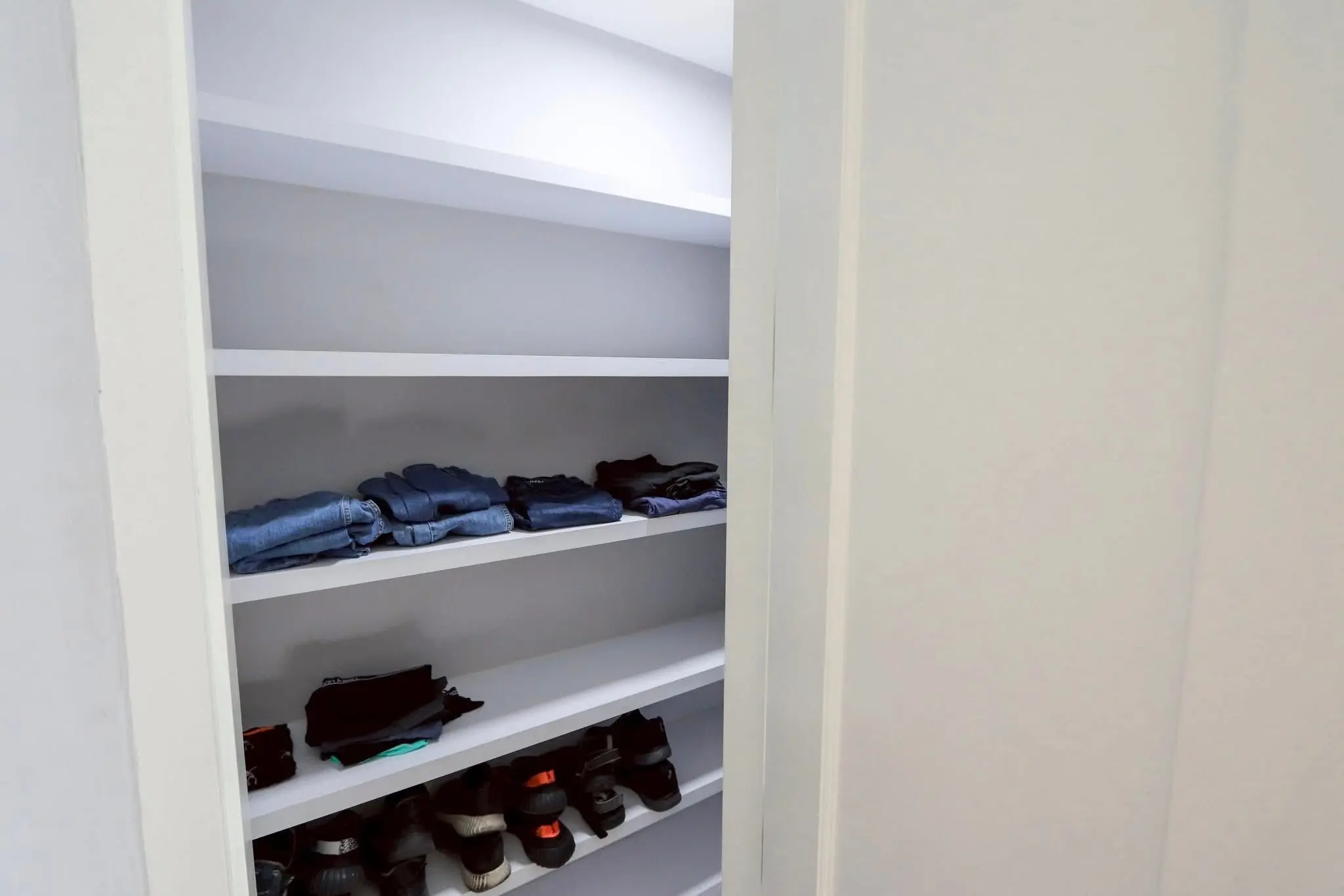 2 Bed/ 2 Bath Baan Thanon Sarasin 