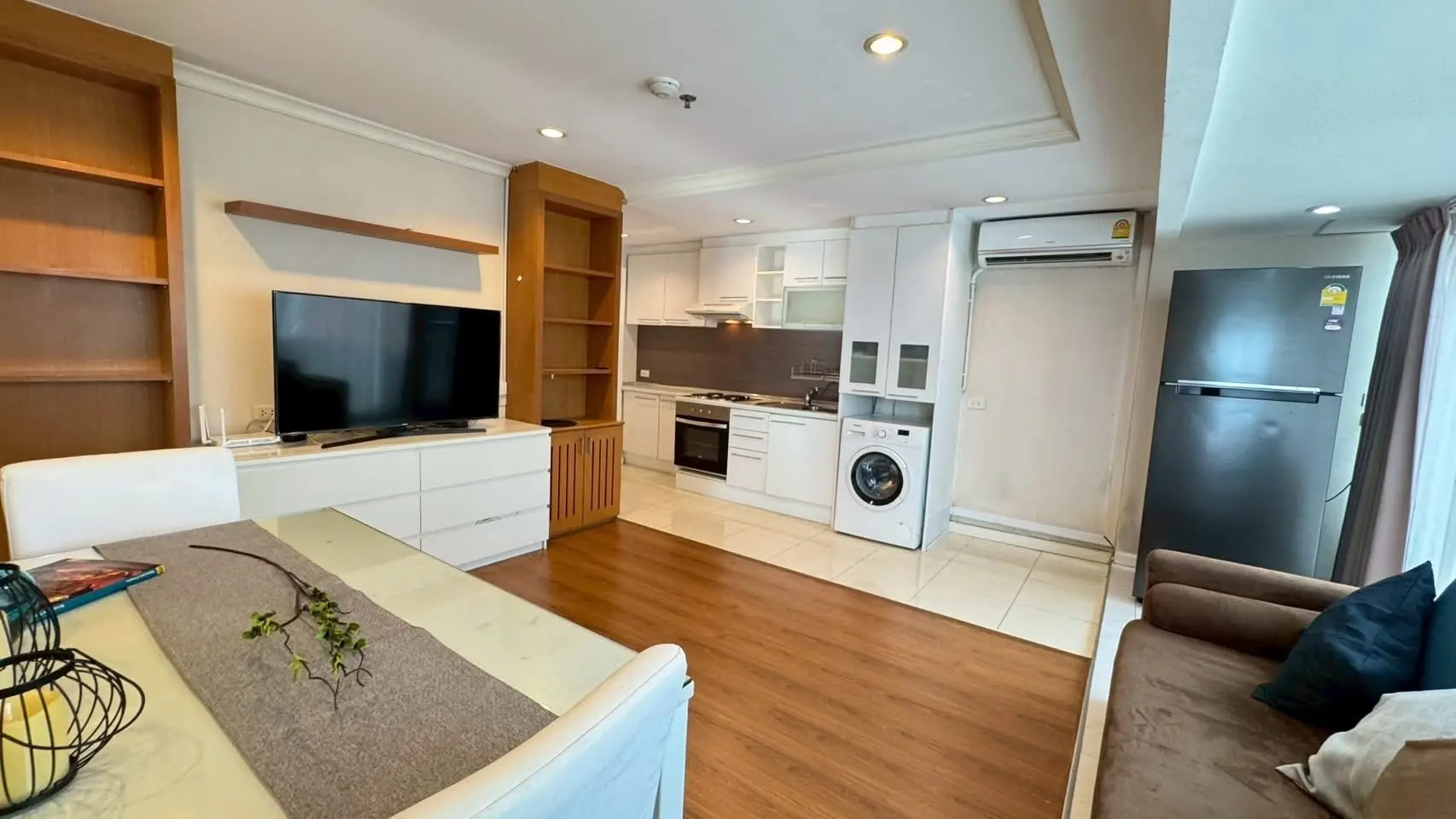 2 Bed/ 1 Bath Grand Park View Asok