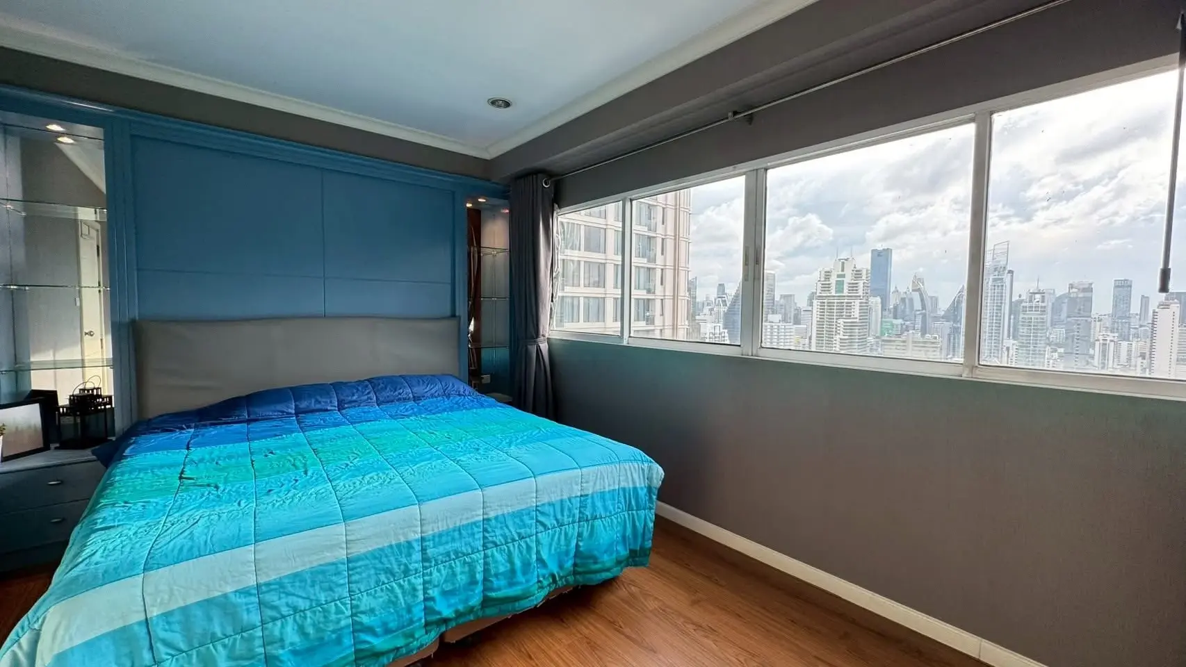 2 Bed/ 1 Bath Grand Park View Asok