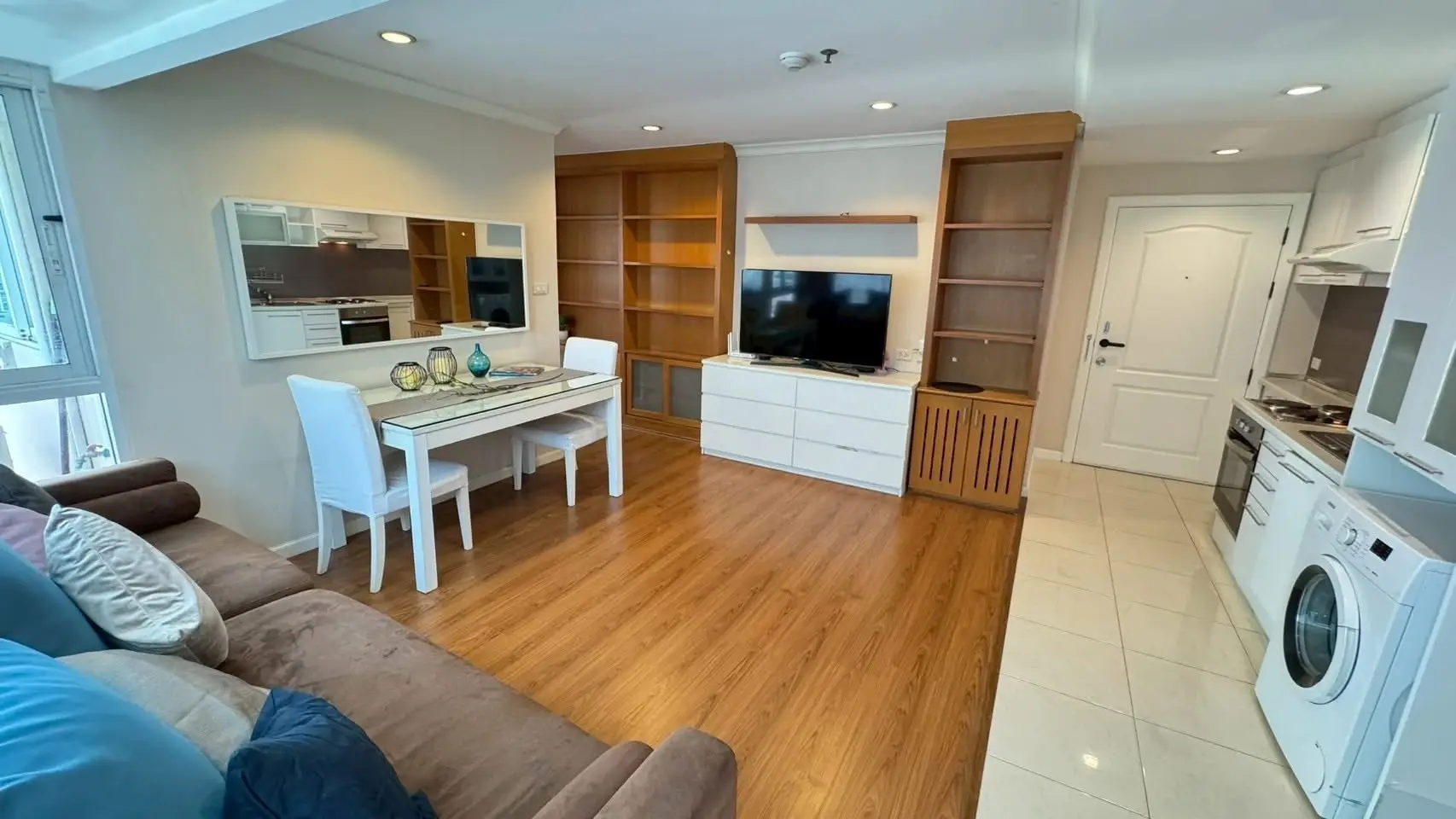 2 Bed/ 1 Bath Grand Park View Asok