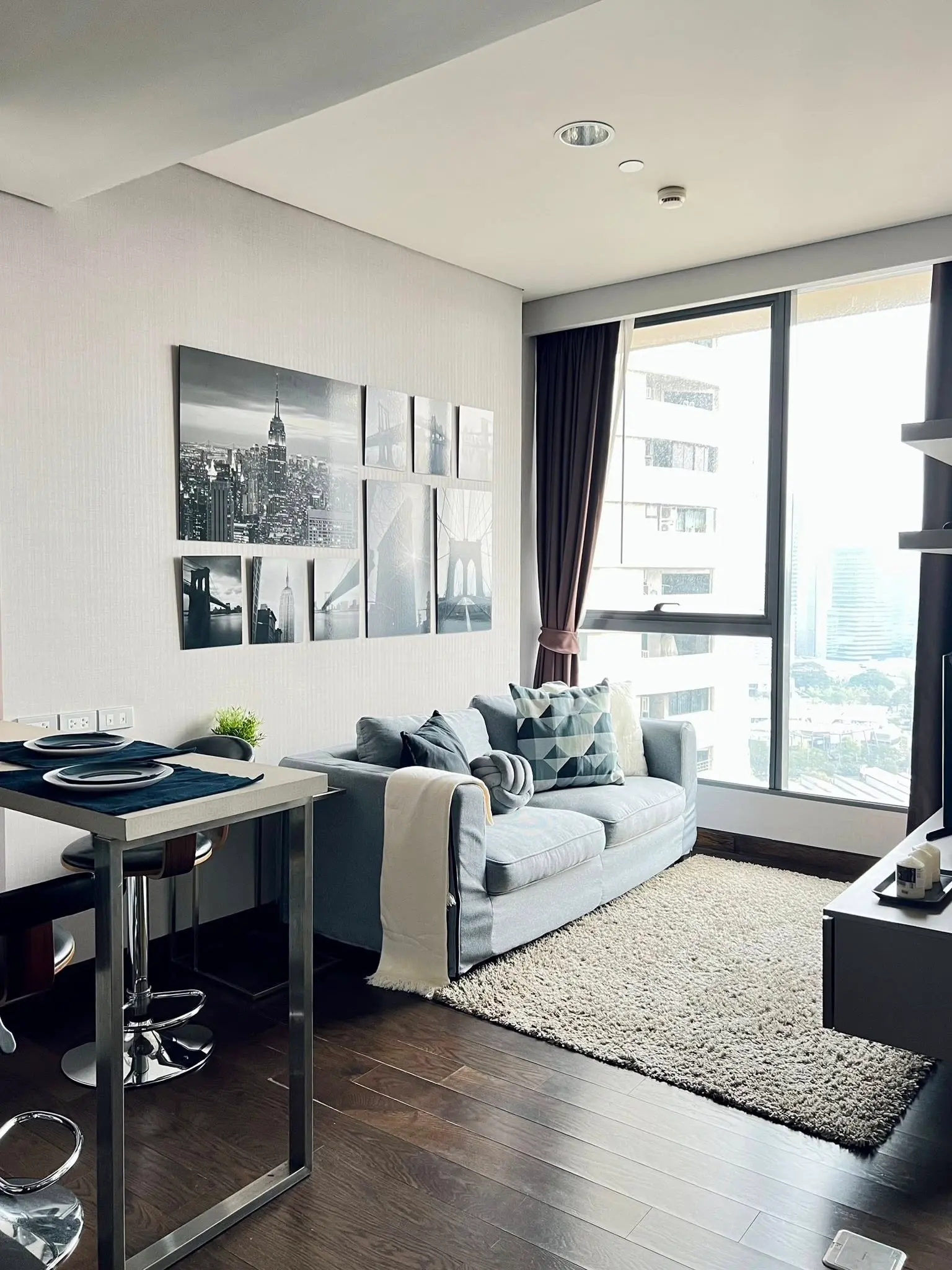 1 Bed/ 1 Bath The Lumphini 24