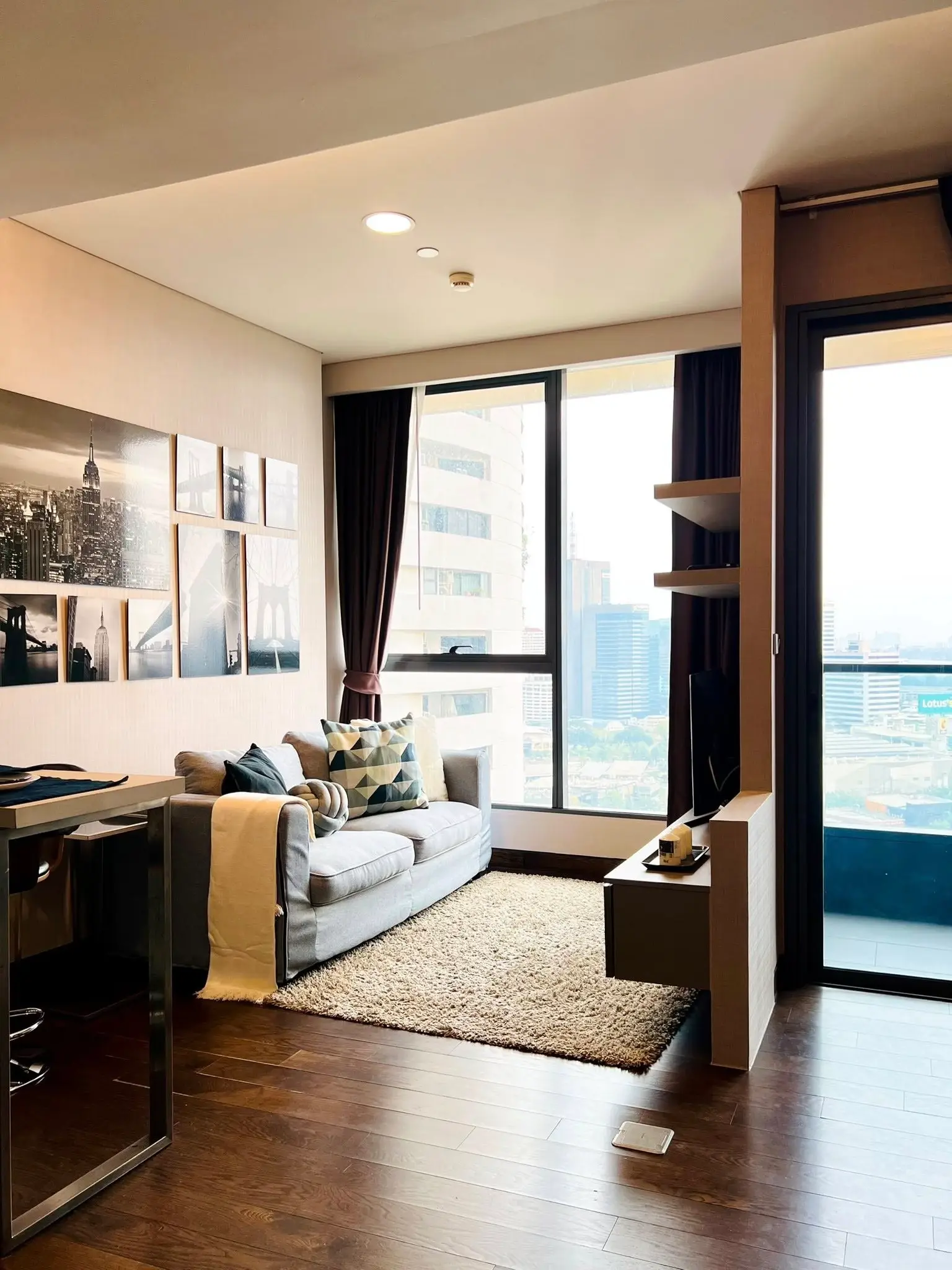 1 Bed/ 1 Bath The Lumphini 24