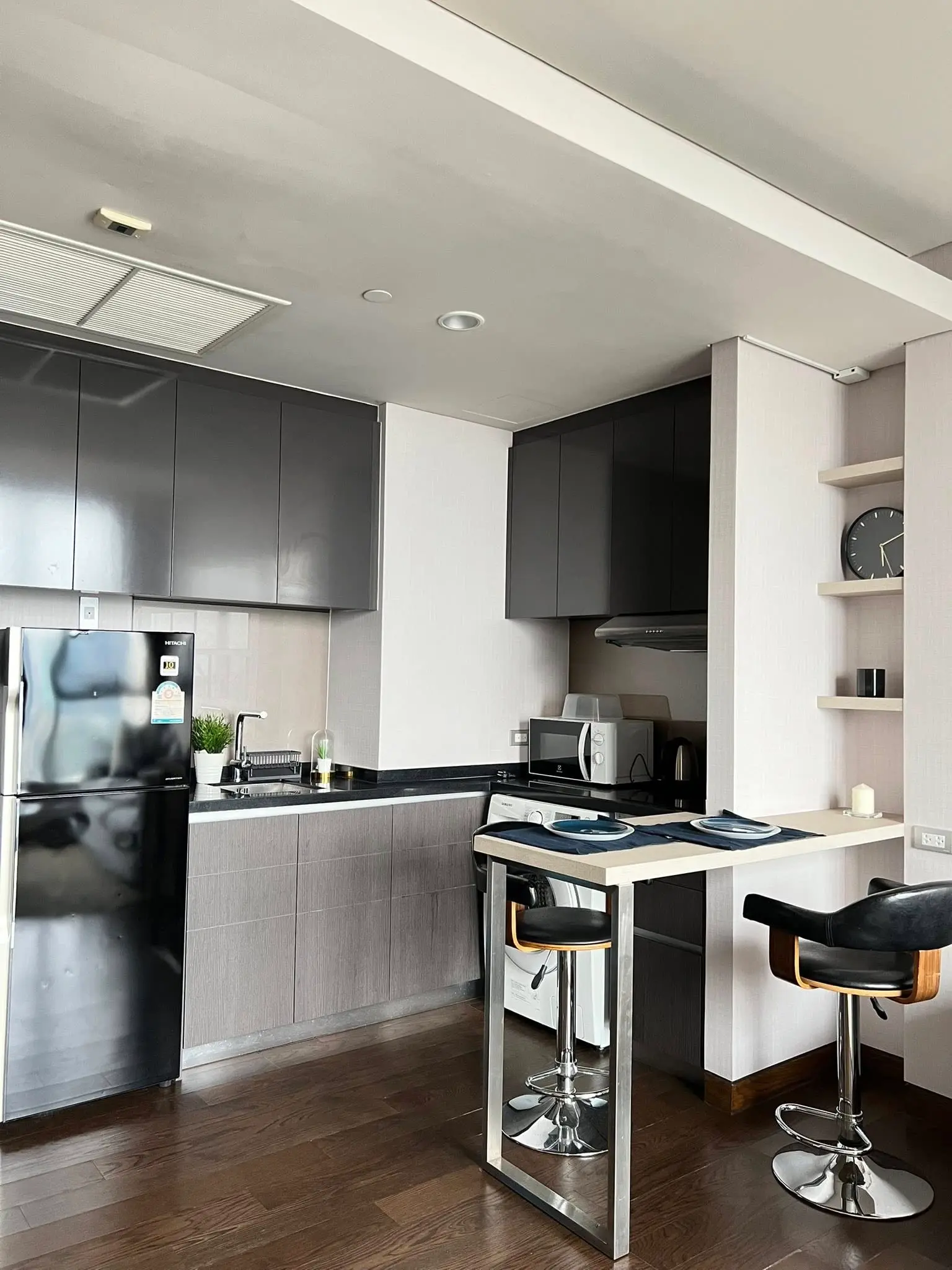 1 Bed/ 1 Bath The Lumphini 24
