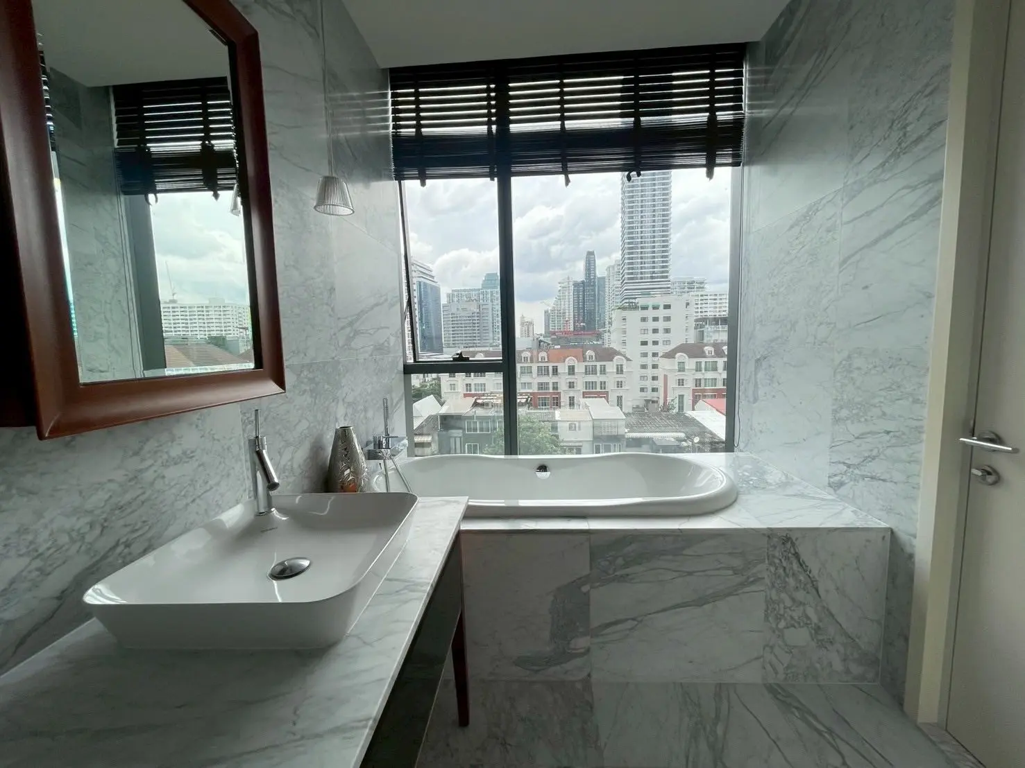 2 Bed/ 2 Bath KHUN by YOO