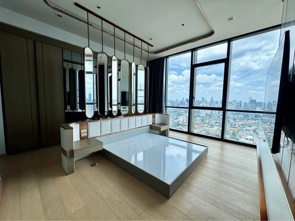 3 Bed/ 4 Bath The Monument Thonglor