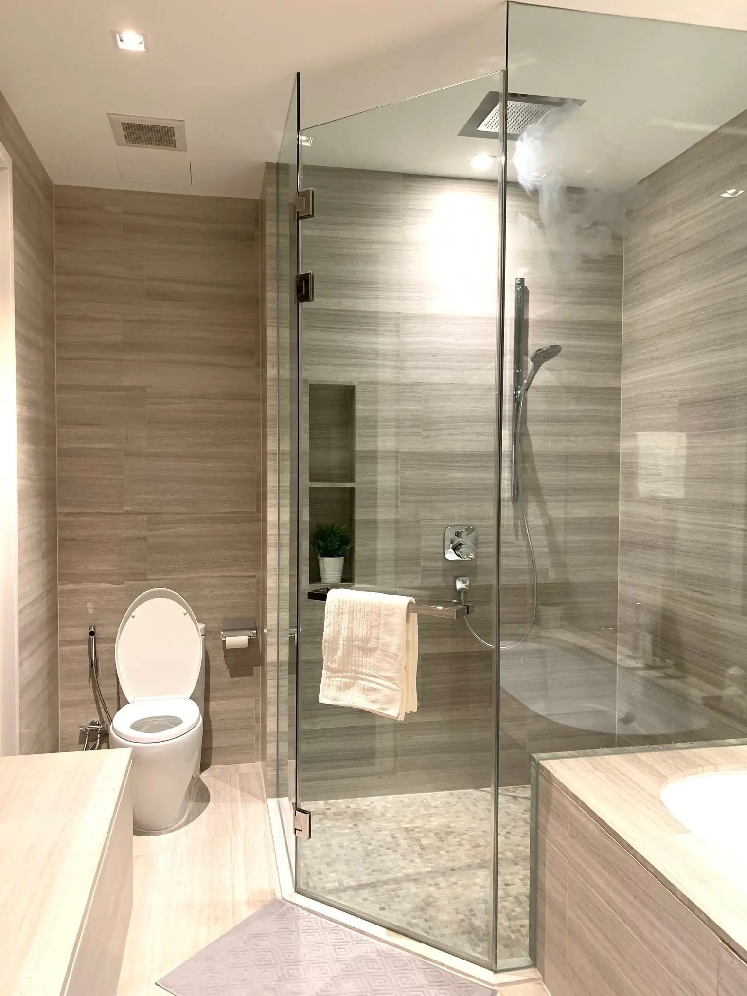 1 Bed/ 1 Bath The Diplomat 39
