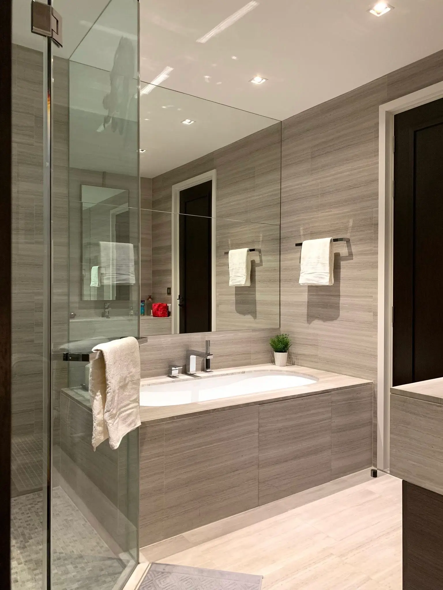 1 Bed/ 1 Bath The Diplomat 39