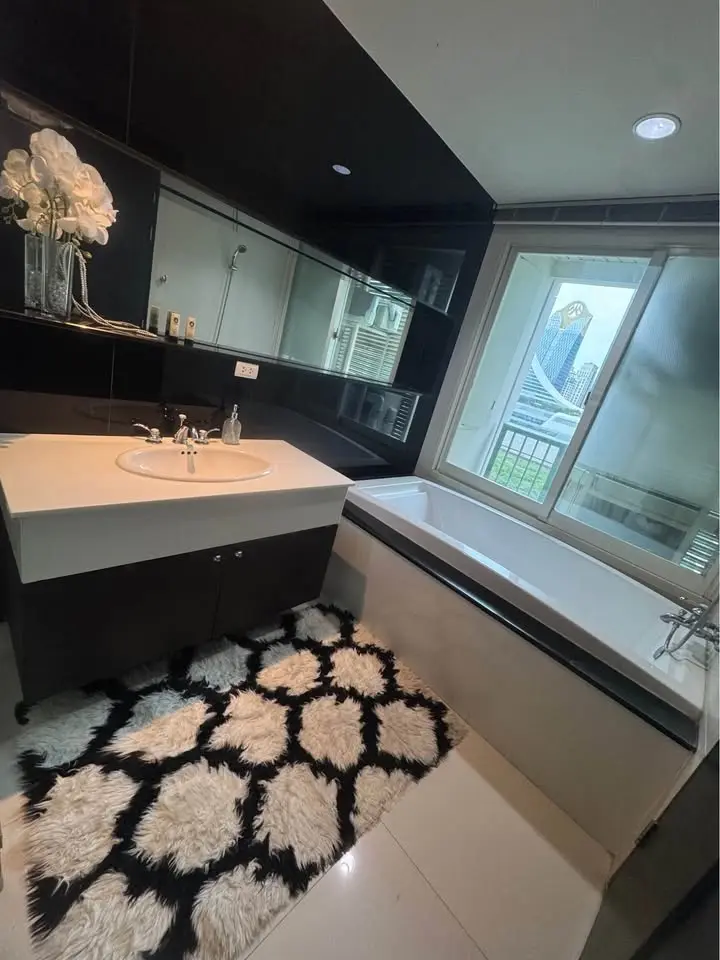 2 Bed/ 2 Bath The Address Chidlom