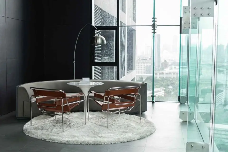 1 Bed / 1 Bath  Noble Around Ari