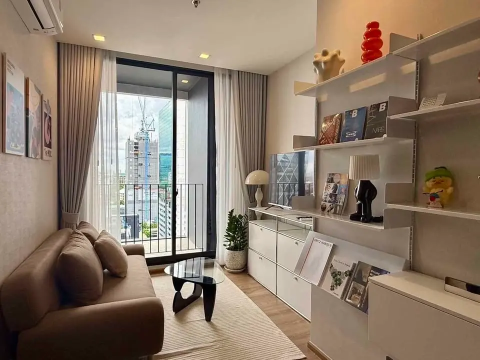 1 Bed / 1 Bath  Noble Around Ari