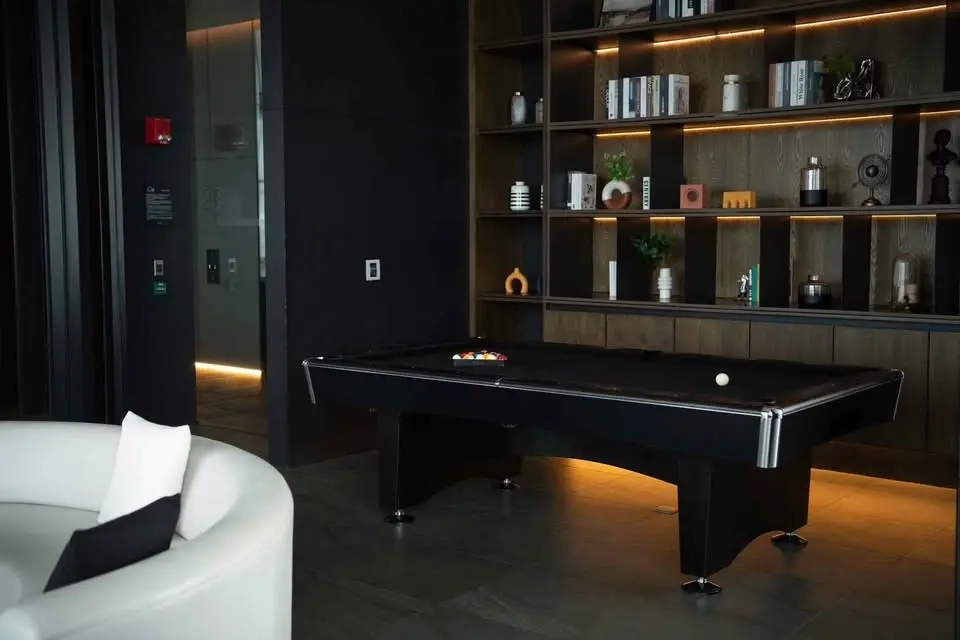 1 Bed / 1 Bath  Noble Around Ari