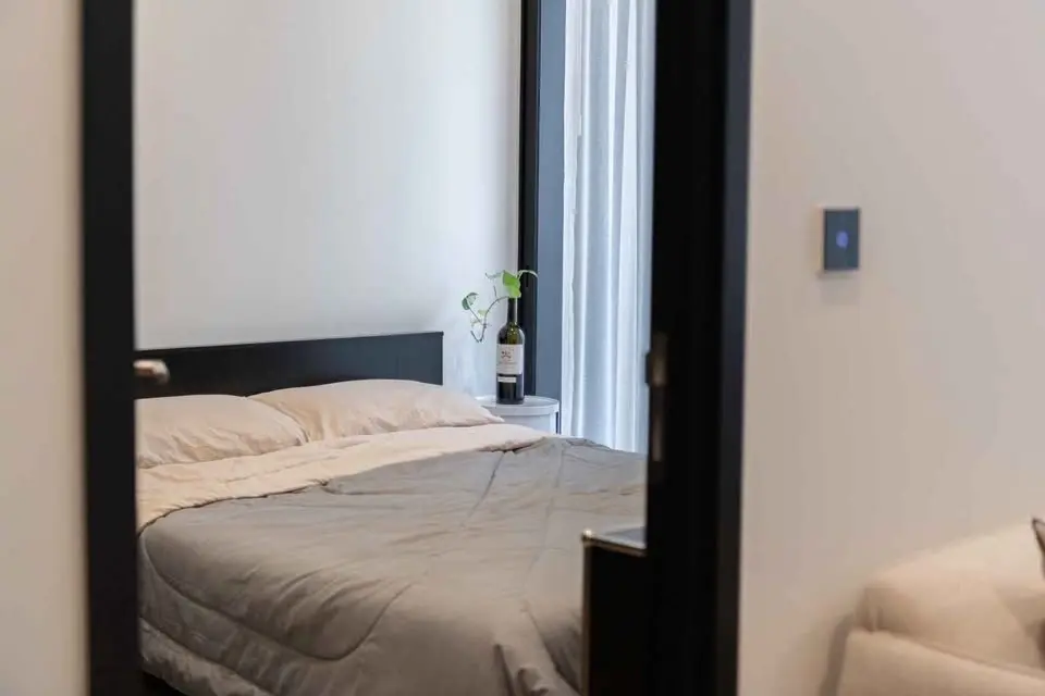 1 Bed / 1 Bath  Noble Around Ari