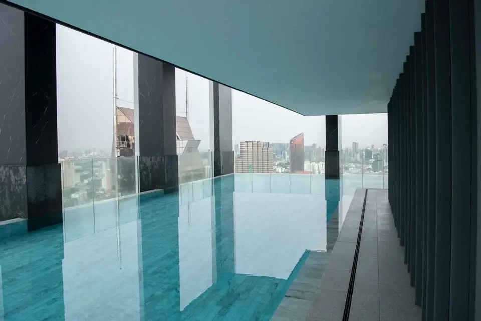 1 Bed / 1 Bath  Noble Around Ari