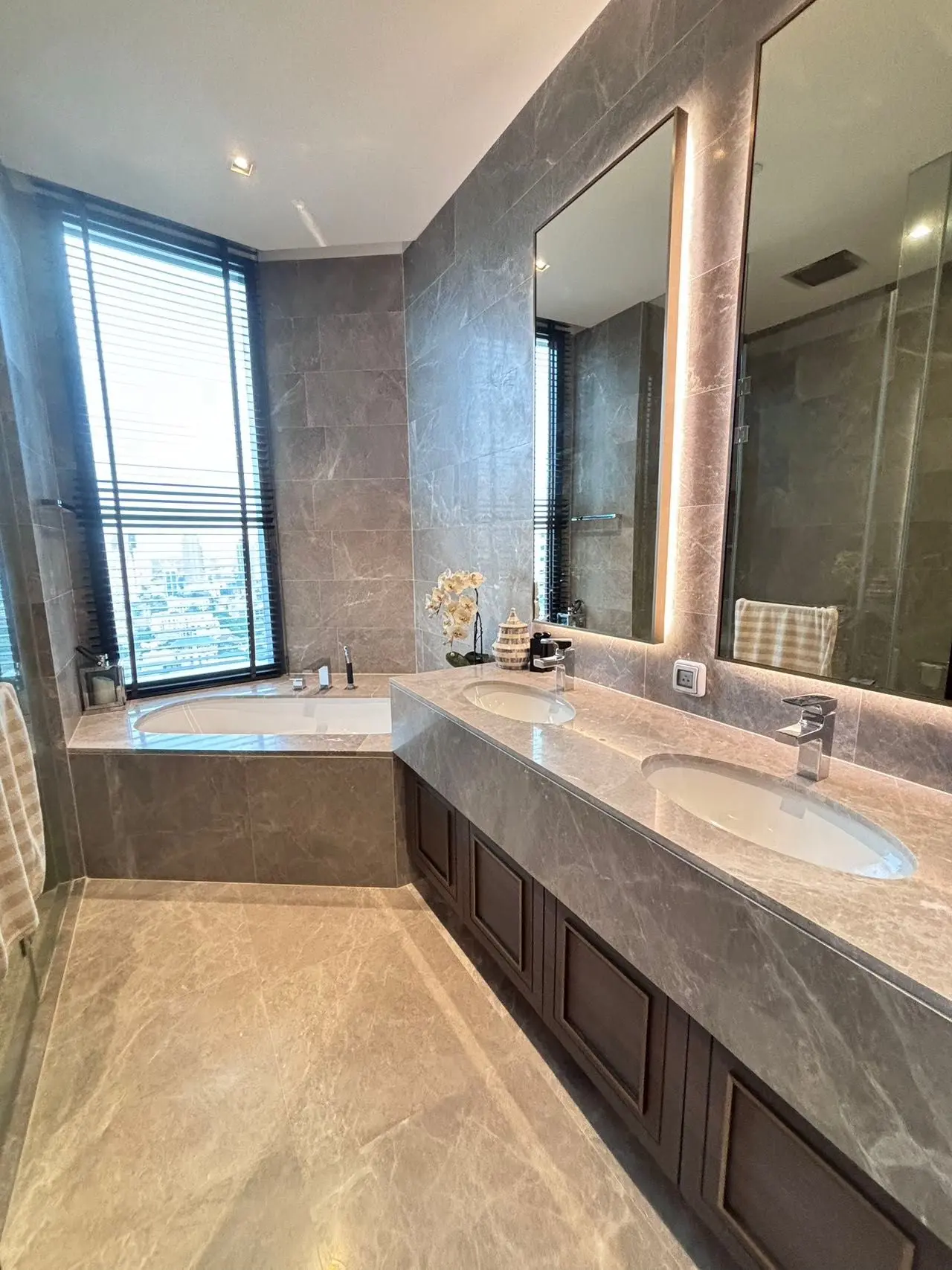 3 Bed/ 4 Bath Diplomat 39 
