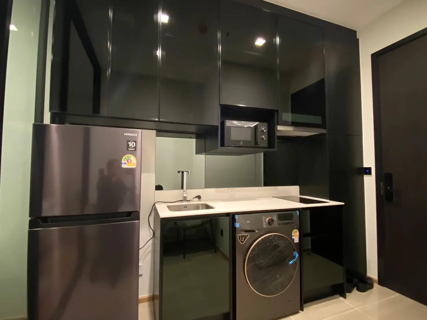 1 Bed/1 Bath Noble Around Ari