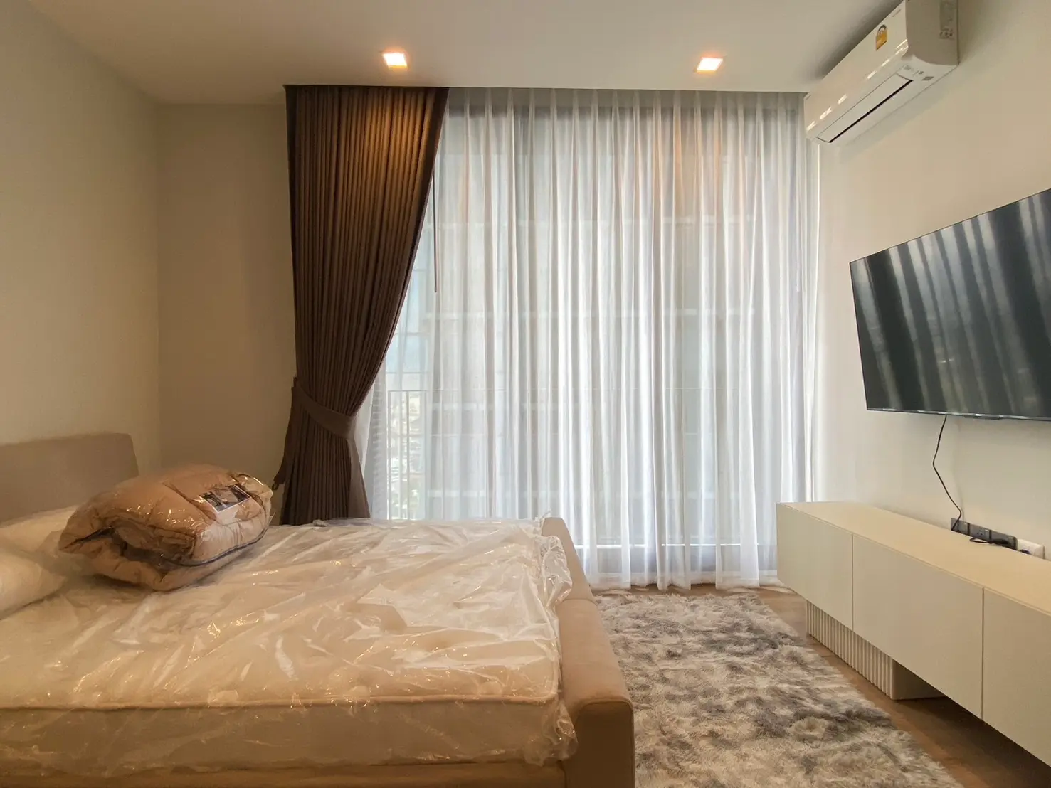 1 Bed/1 Bath Noble Around Ari