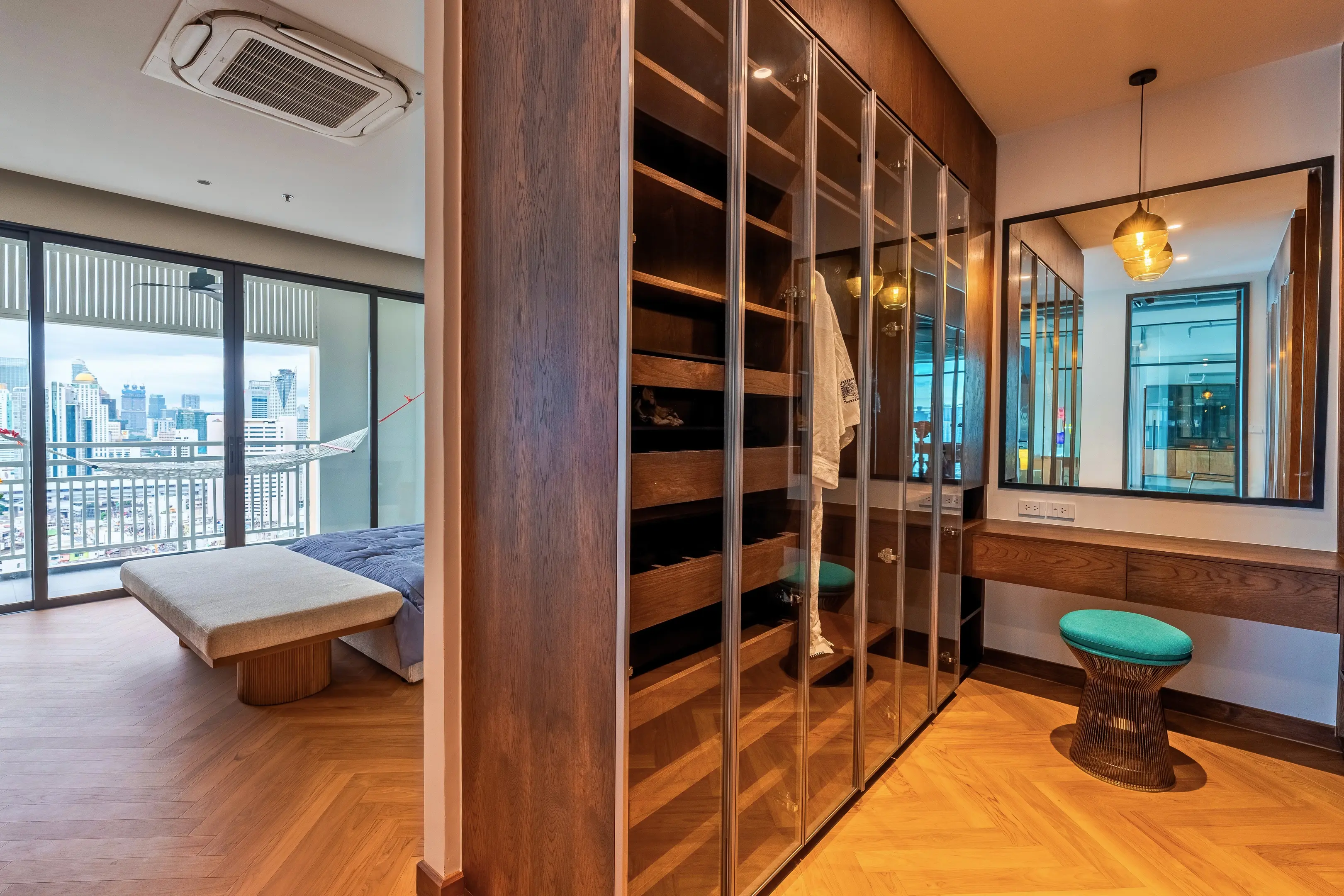 FLAMINGO LOUNGE. Duplex Penthouse in Central Bangkok