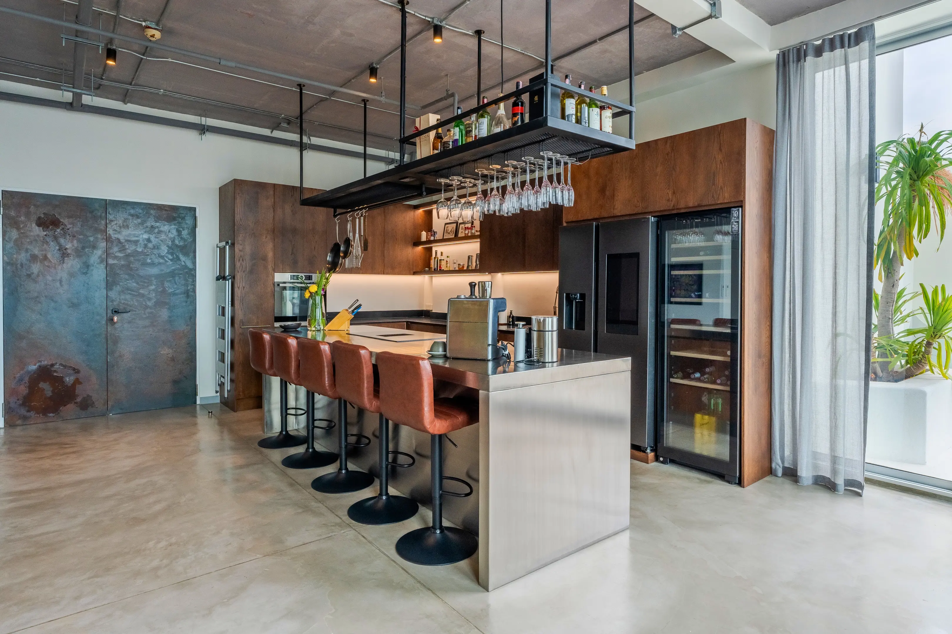 FLAMINGO LOUNGE. Duplex Penthouse in Central Bangkok