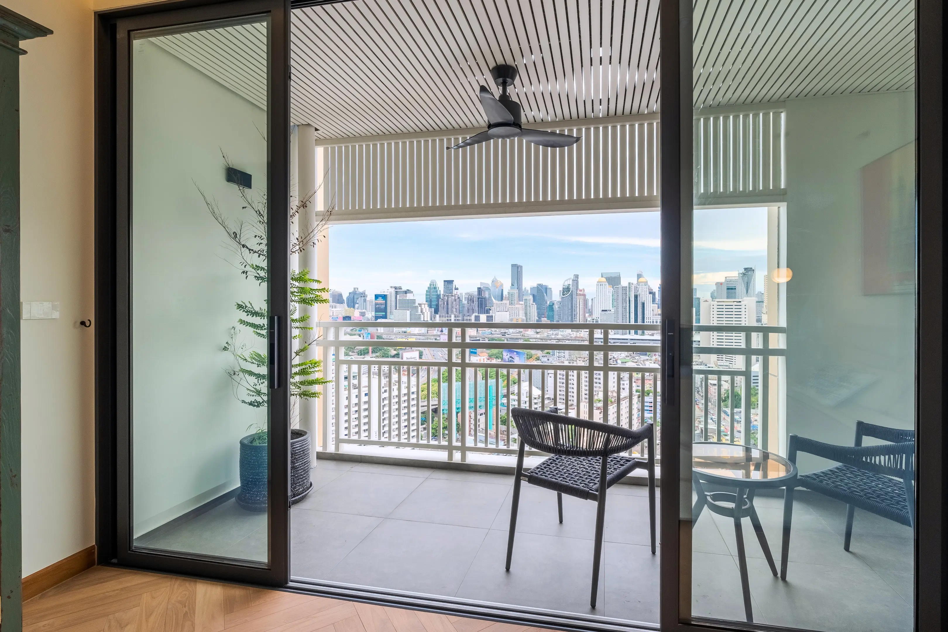 FLAMINGO LOUNGE. Duplex Penthouse in Central Bangkok