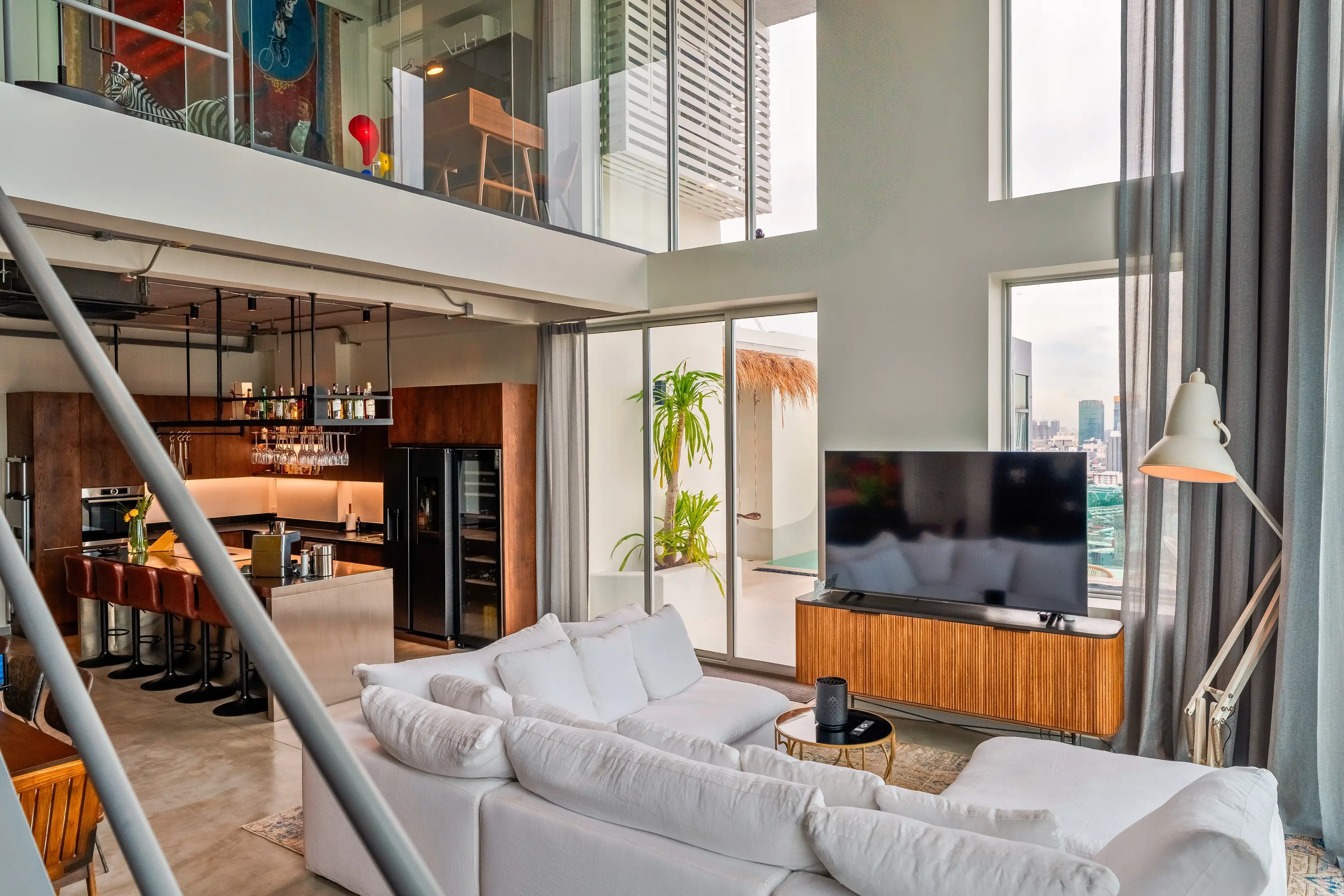 FLAMINGO LOUNGE. Duplex Penthouse in Central Bangkok