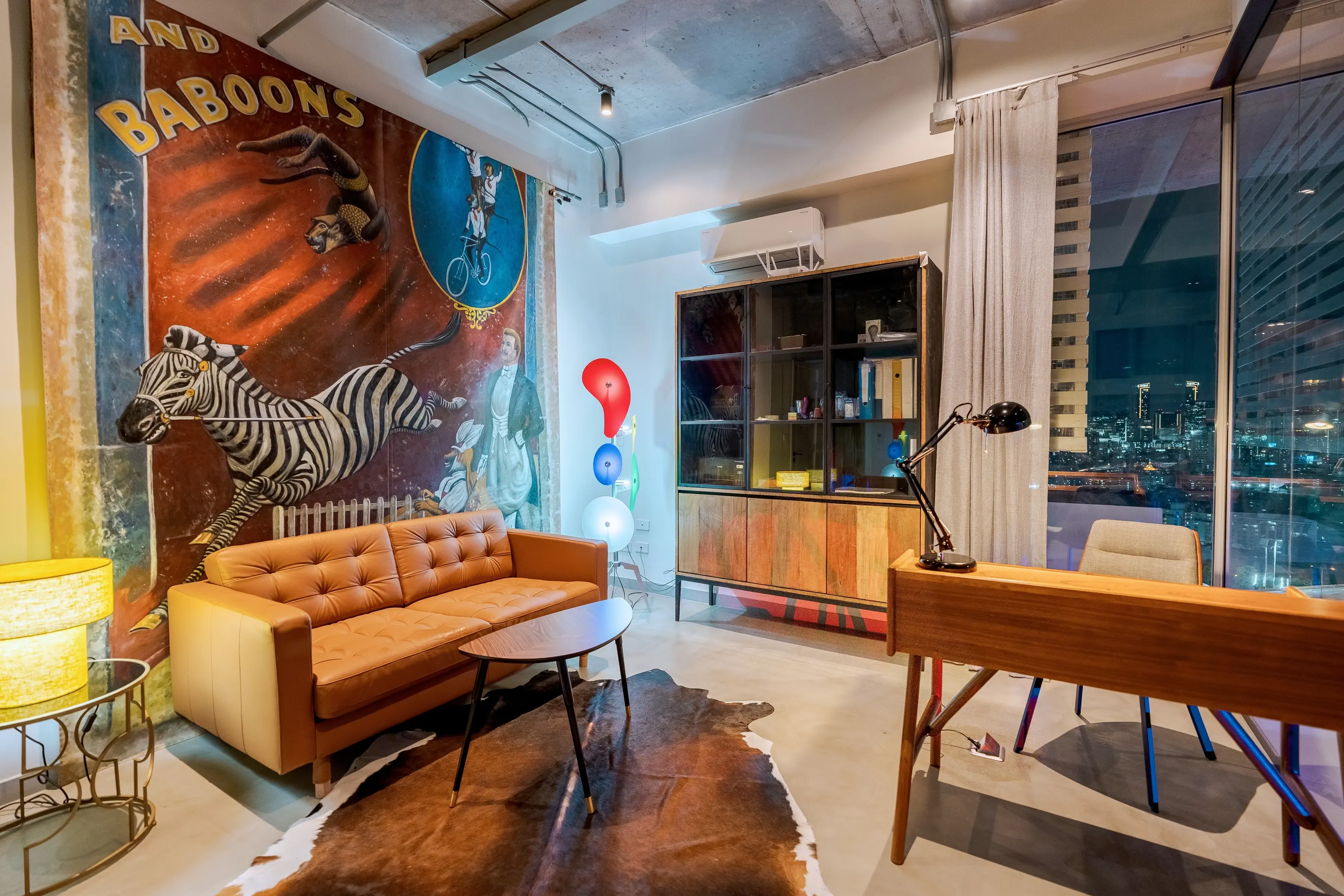 FLAMINGO LOUNGE. Duplex Penthouse in Central Bangkok