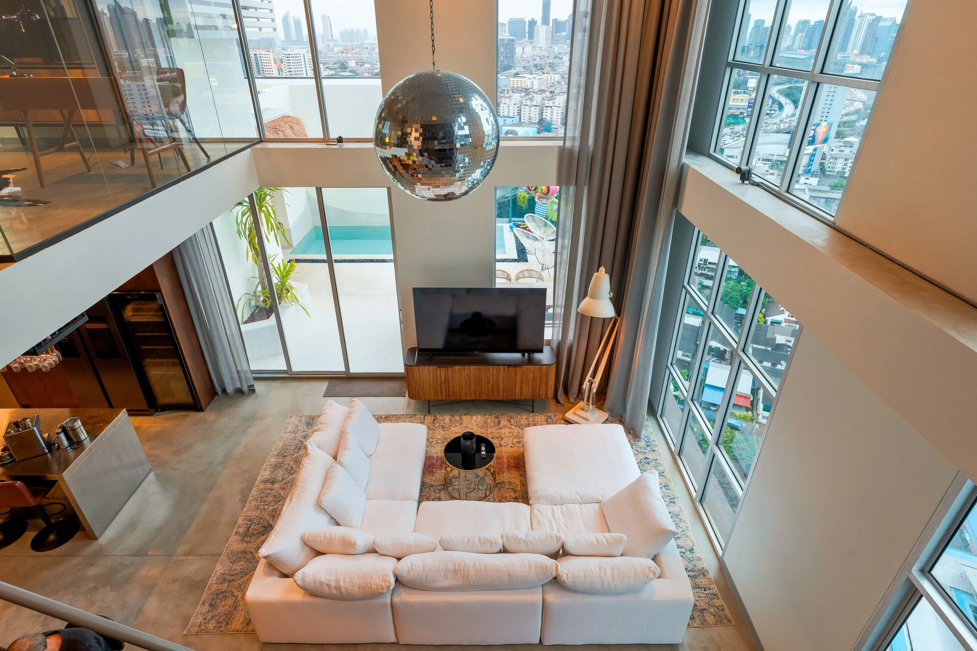 FLAMINGO LOUNGE. Duplex Penthouse in Central Bangkok