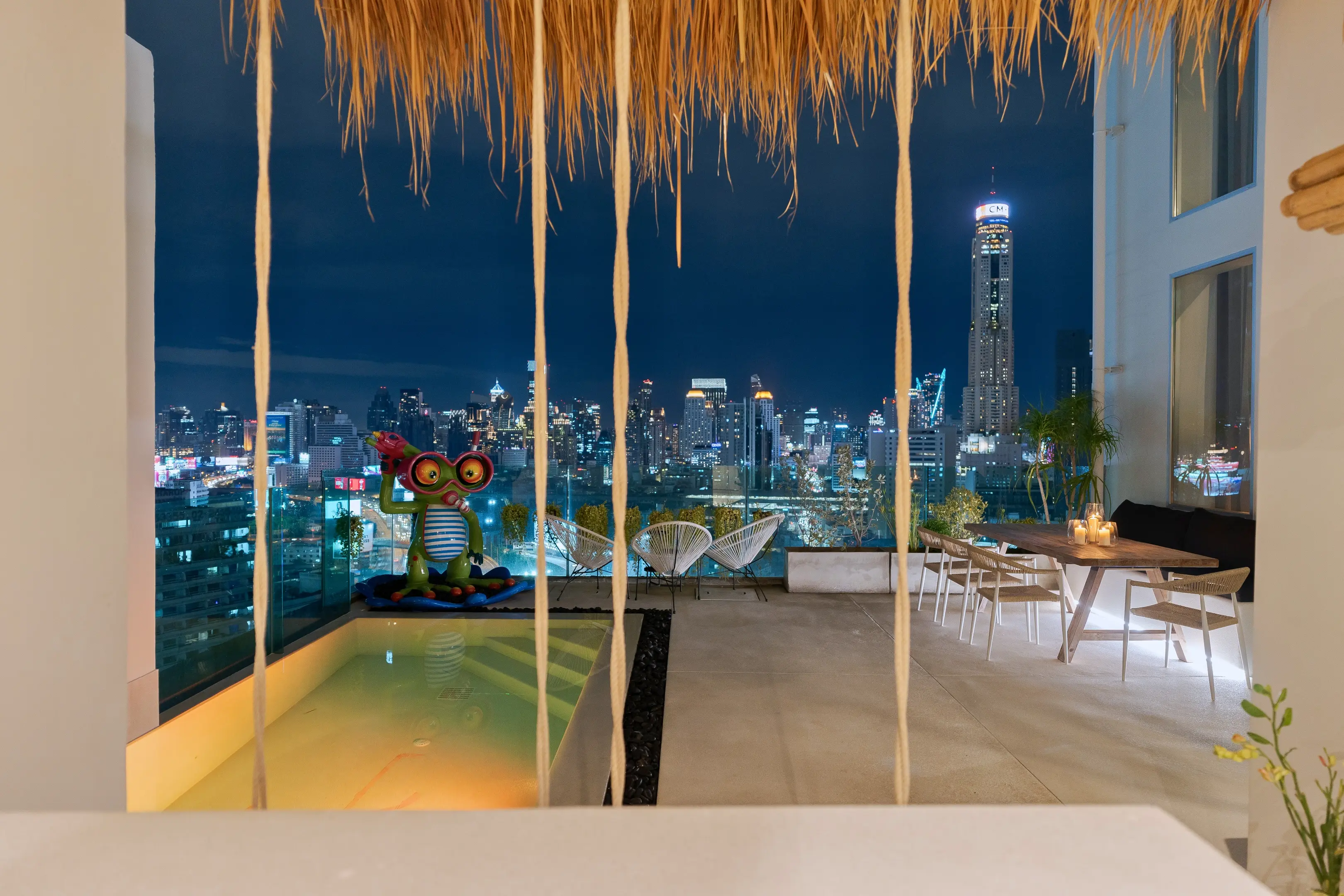 FLAMINGO LOUNGE. Duplex Penthouse in Central Bangkok