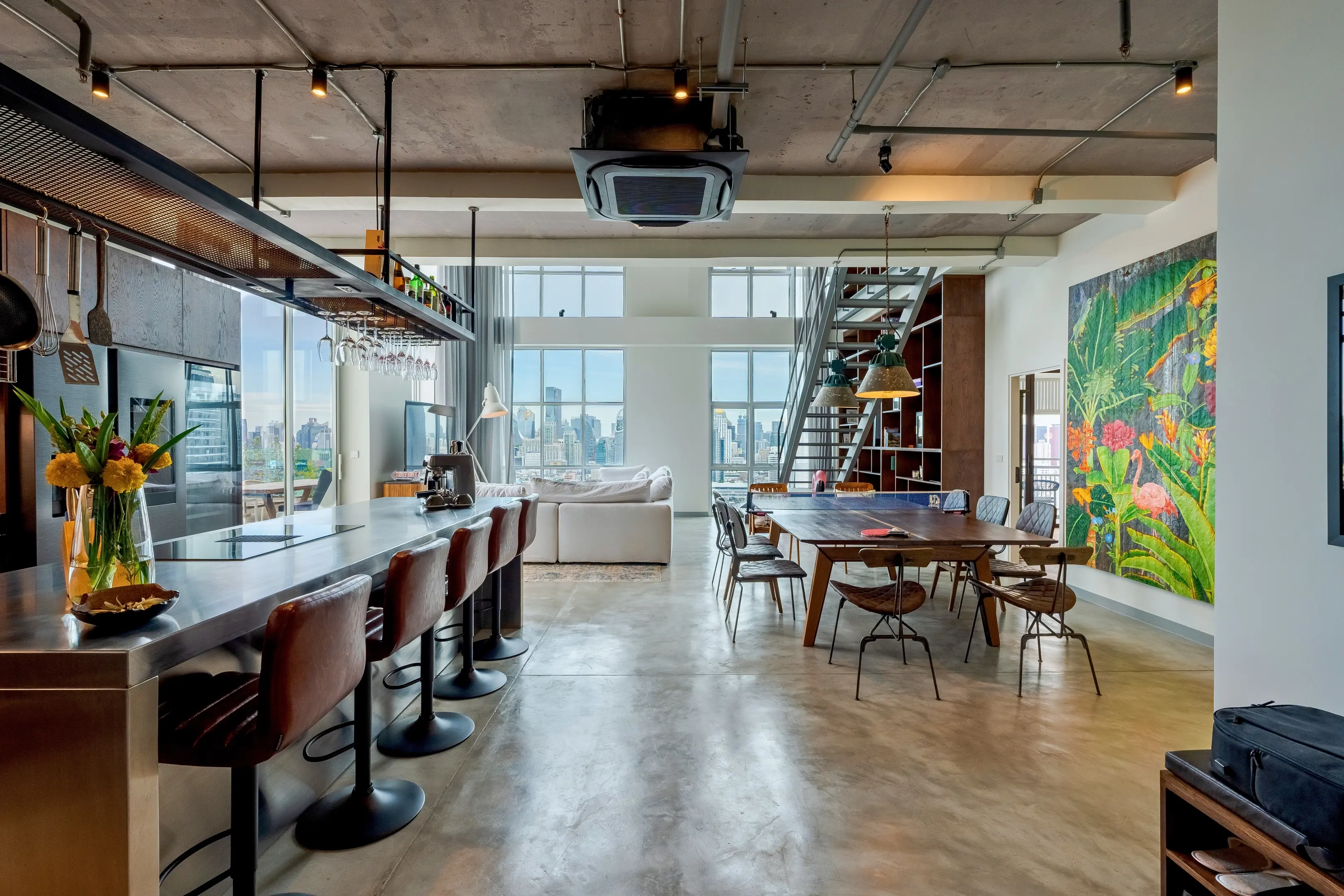 FLAMINGO LOUNGE. Duplex Penthouse in Central Bangkok