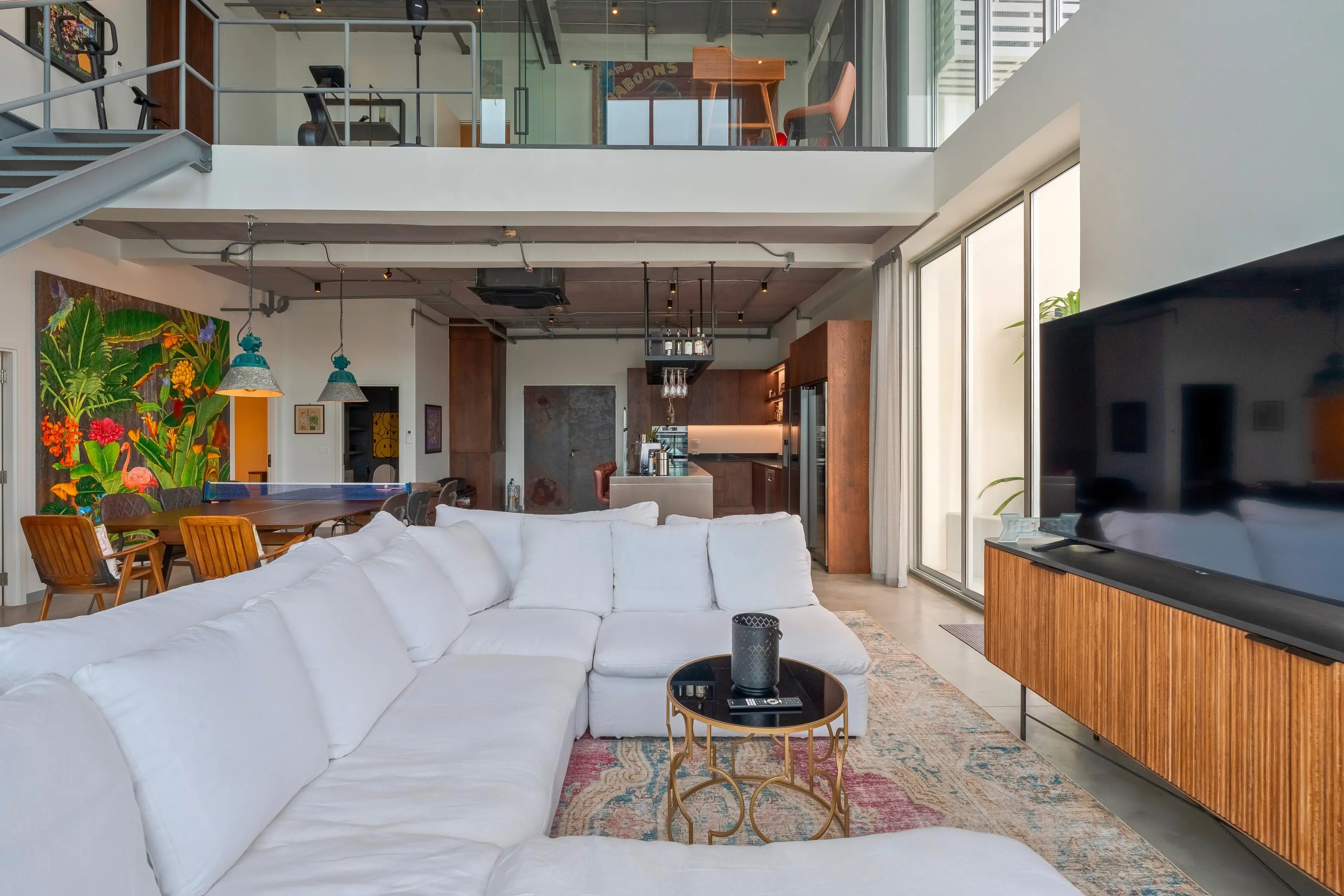 FLAMINGO LOUNGE. Duplex Penthouse in Central Bangkok