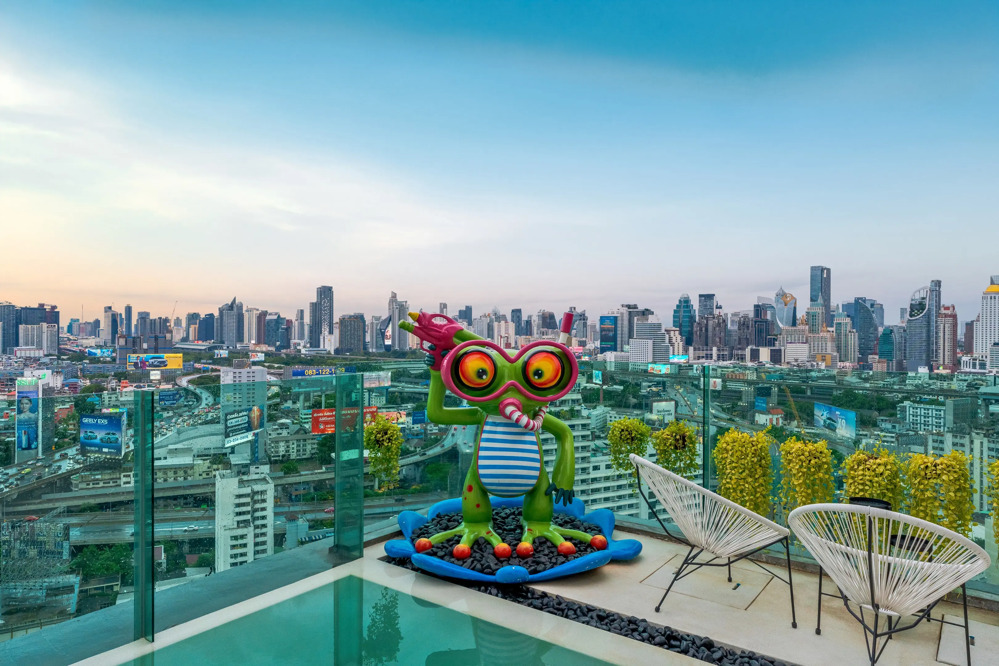FLAMINGO LOUNGE. Duplex Penthouse in Central Bangkok