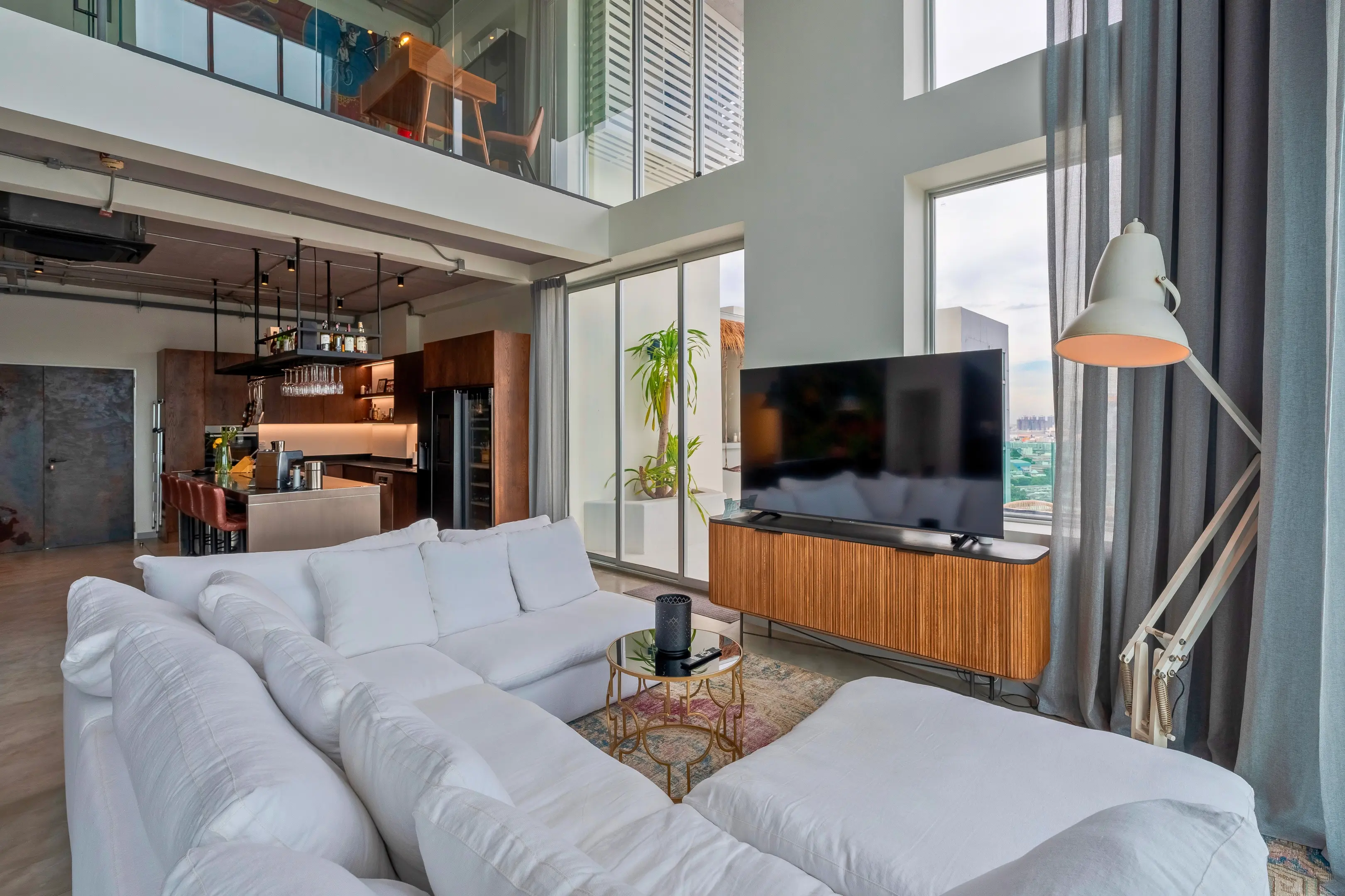 FLAMINGO LOUNGE. Duplex Penthouse in Central Bangkok