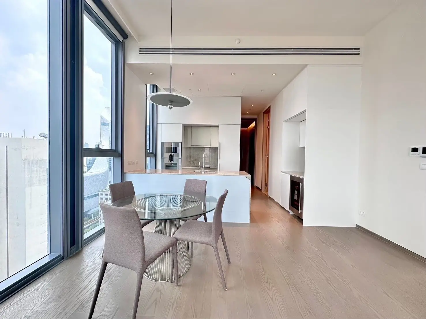 1 Bed/ 2 Bath SCOPE Langsuan