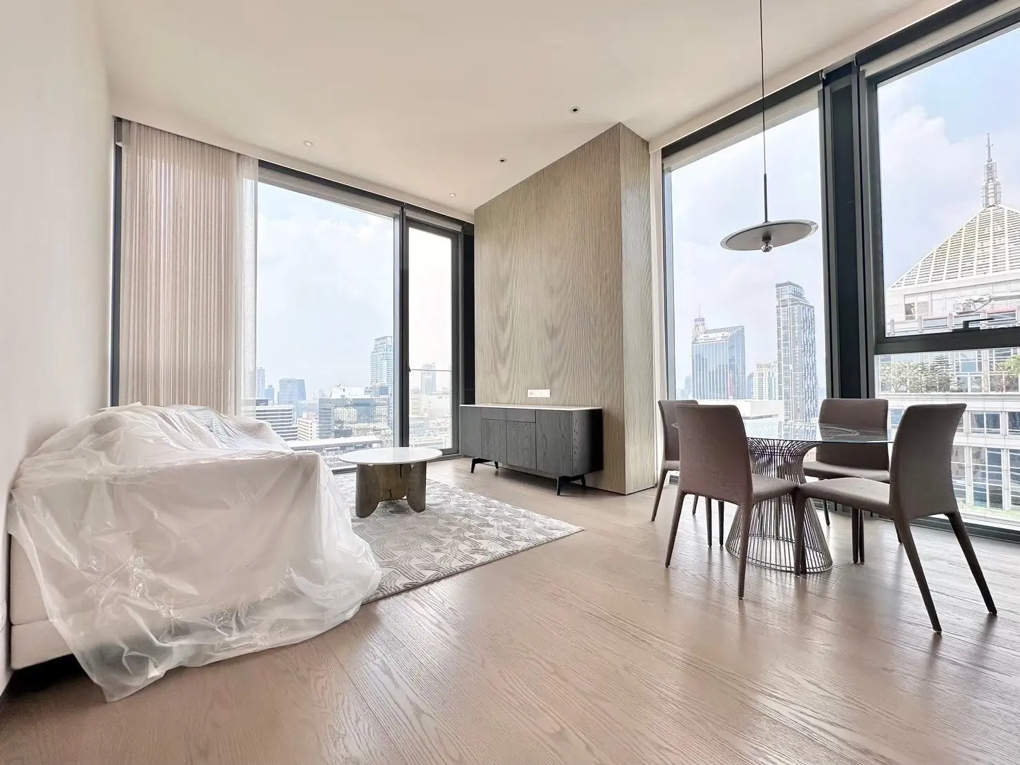 1 Bed/ 2 Bath SCOPE Langsuan