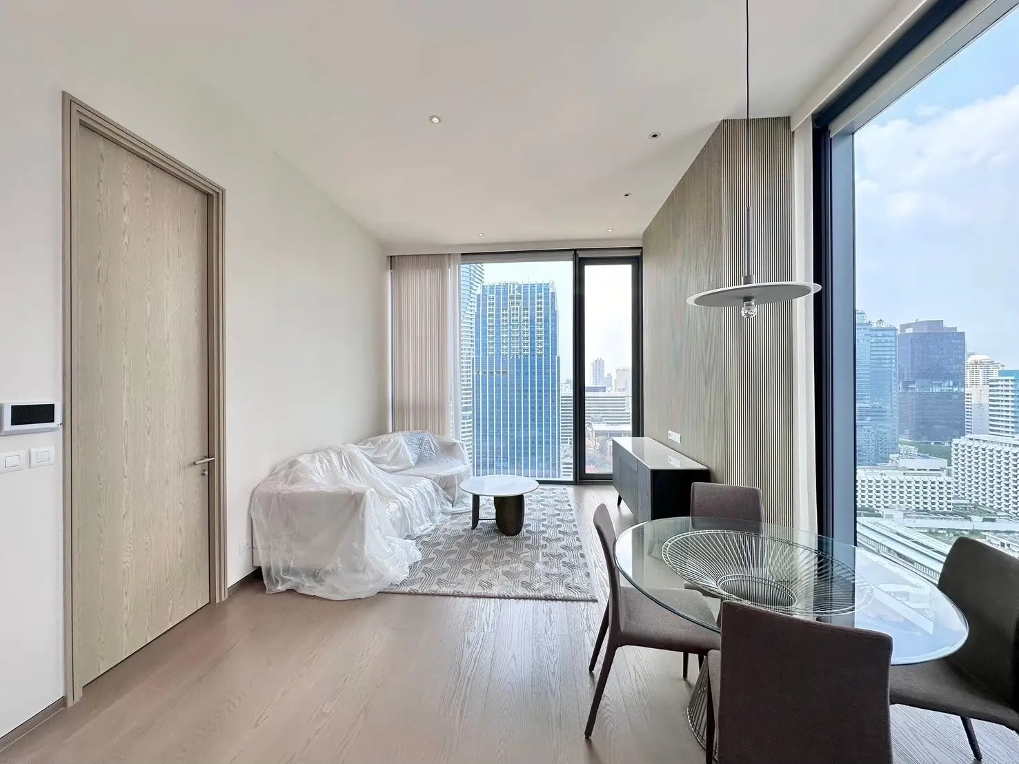 1 Bed/ 2 Bath SCOPE Langsuan