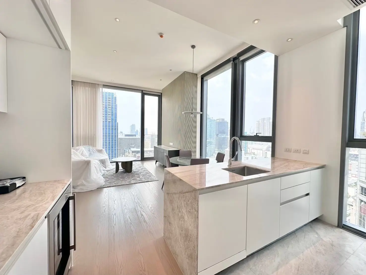 1 Bed/ 2 Bath SCOPE Langsuan