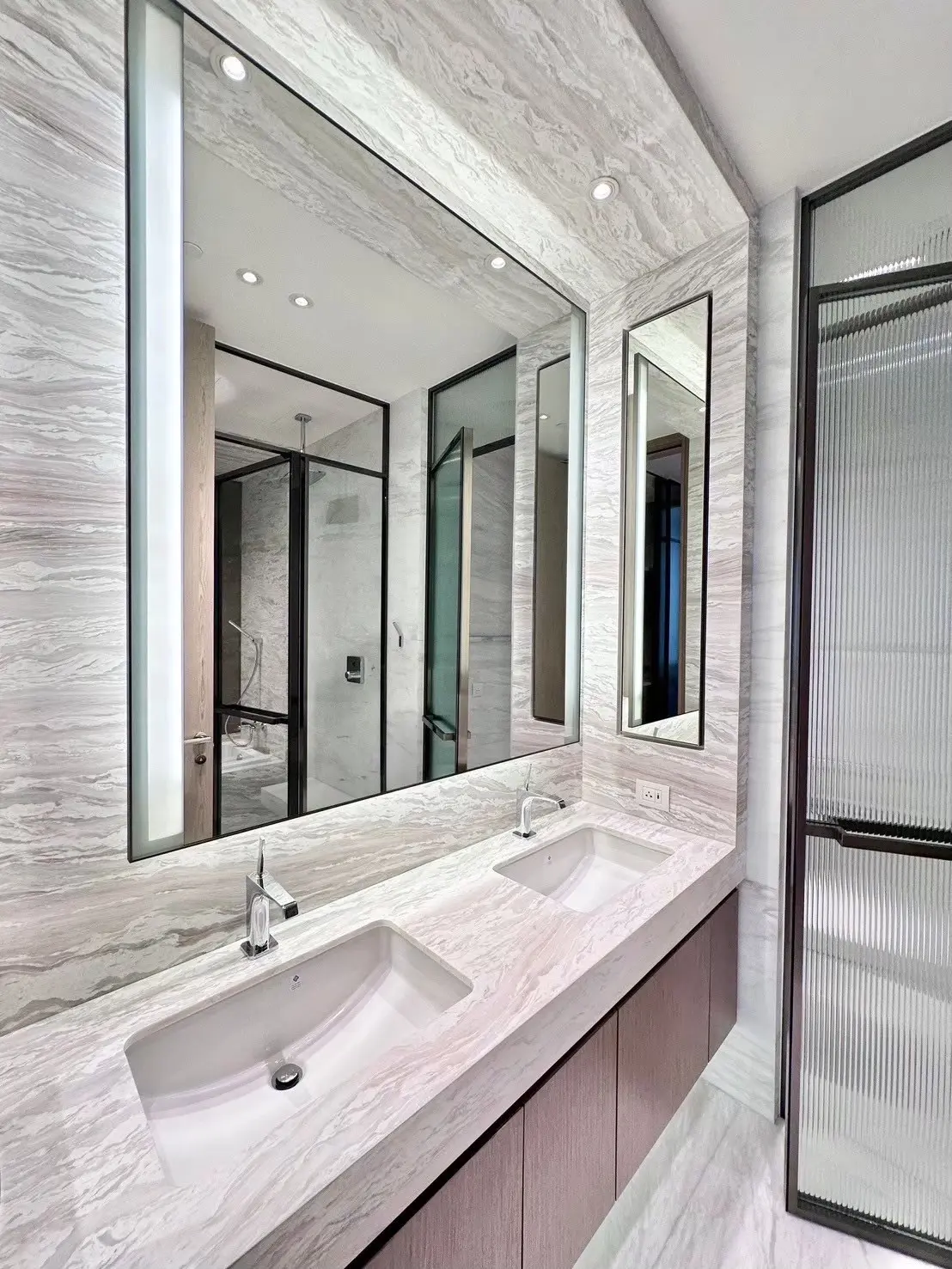 1 Bed/ 2 Bath SCOPE Langsuan
