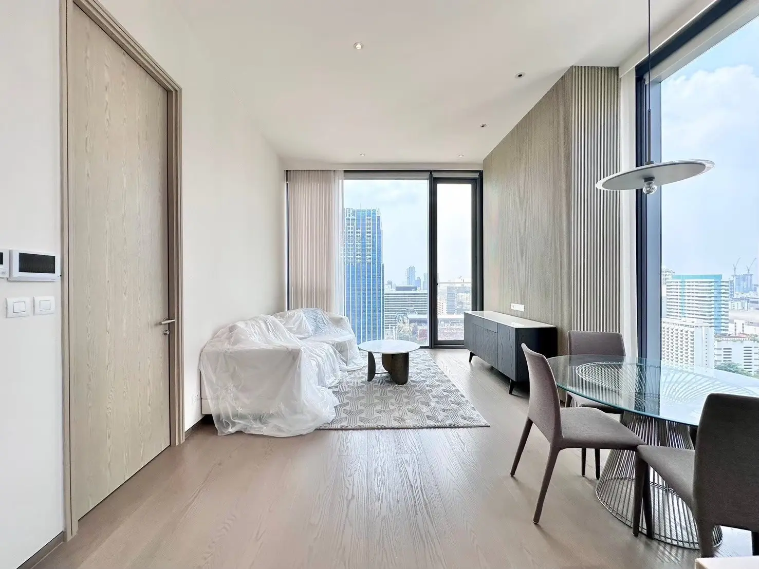 1 Bed/ 2 Bath SCOPE Langsuan