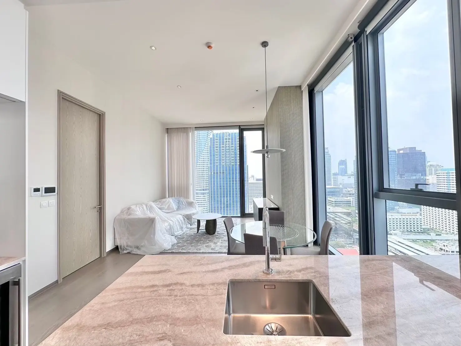 1 Bed/ 2 Bath SCOPE Langsuan