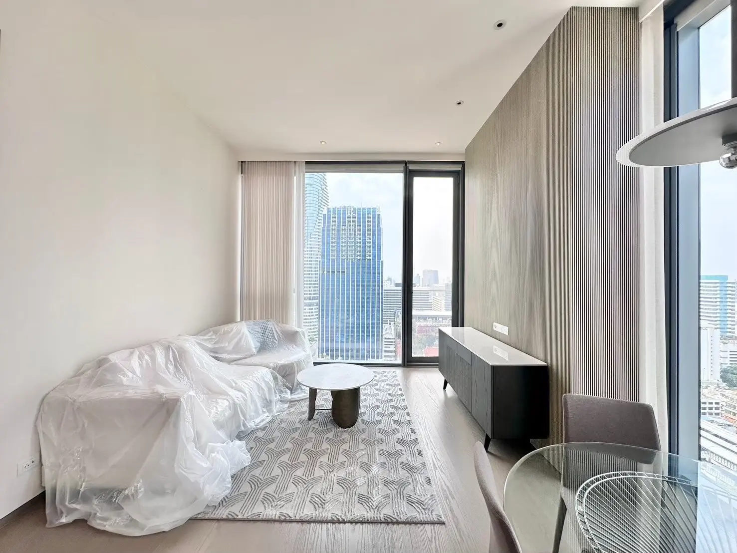1 Bed/ 2 Bath SCOPE Langsuan