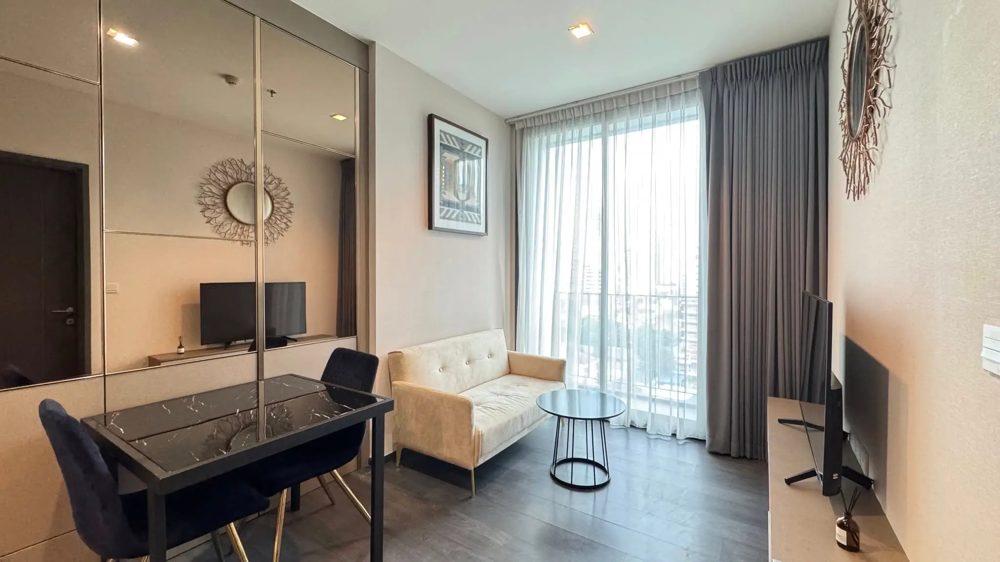 1 bed, 1 bath  Edge Sukhumvit 23