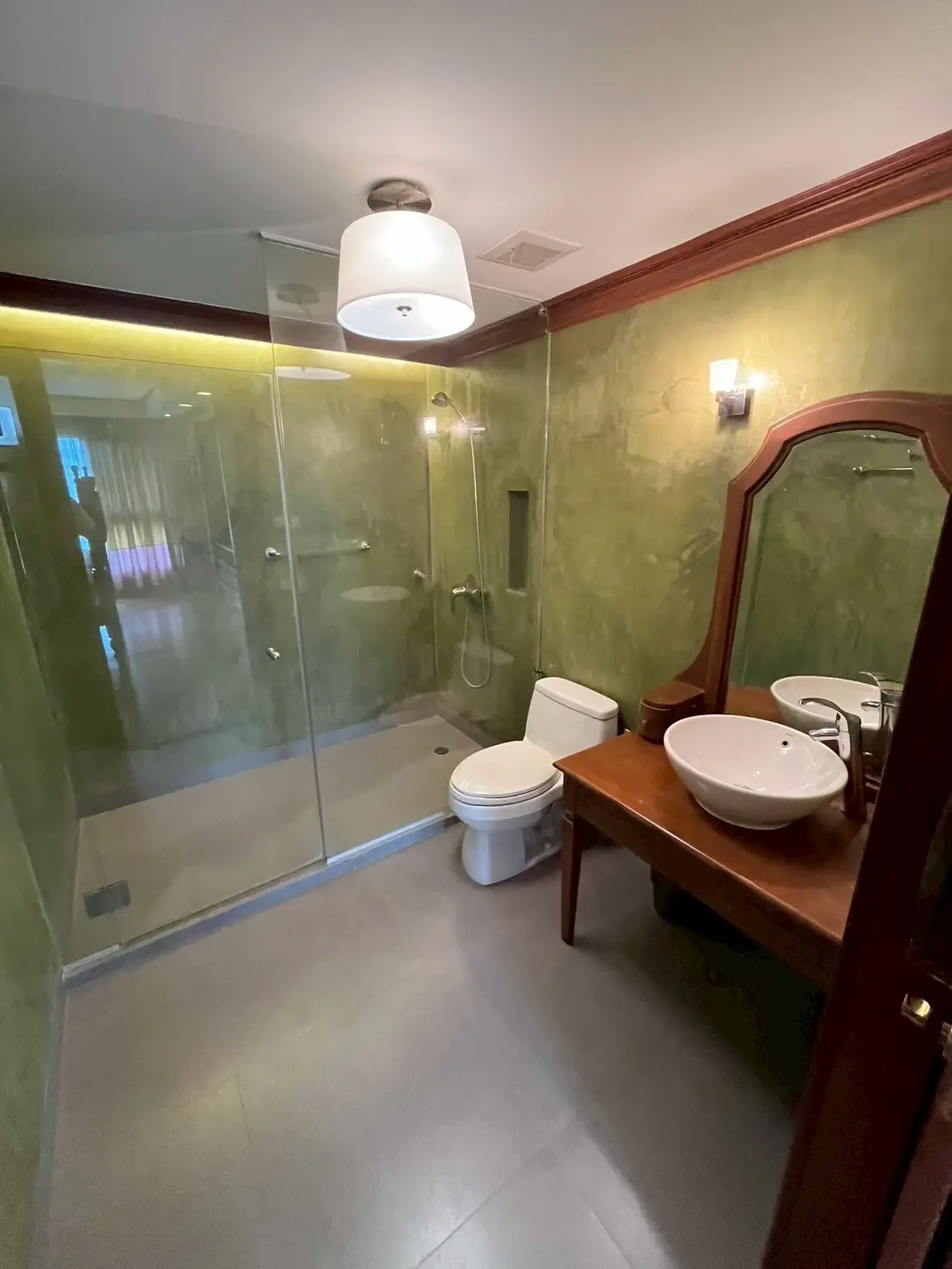 7 Bed/ 8 Bath Penthouse. Navin Court