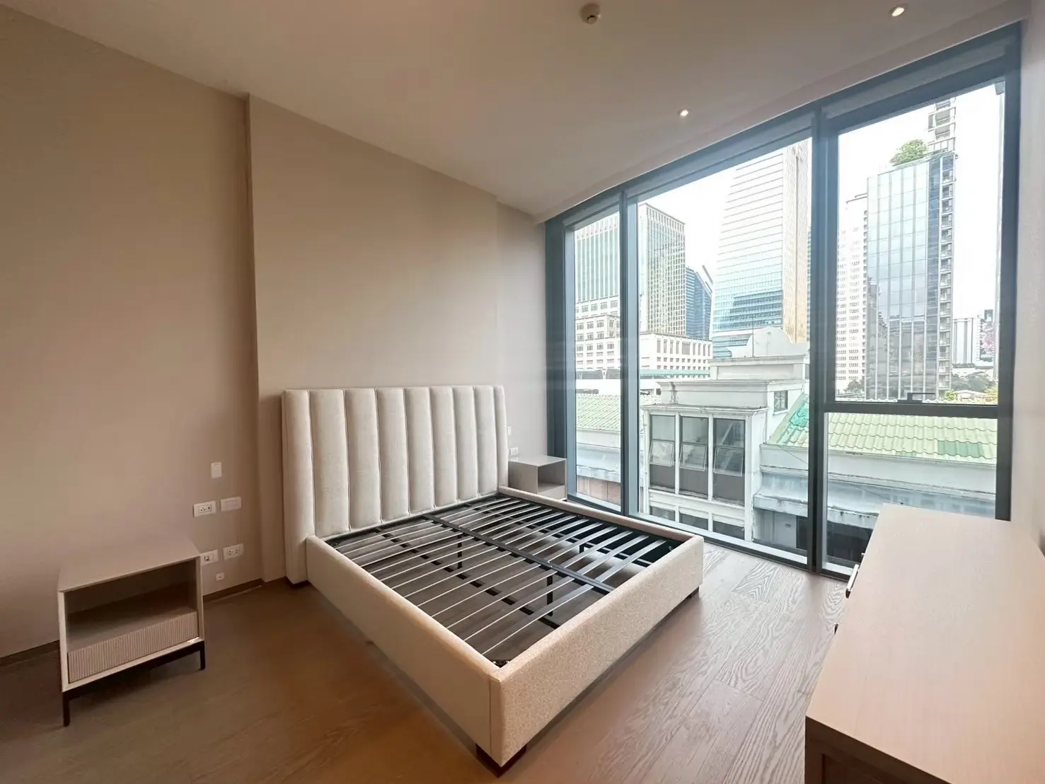 1 Bed/ 2 Bath Scope Langsuan
