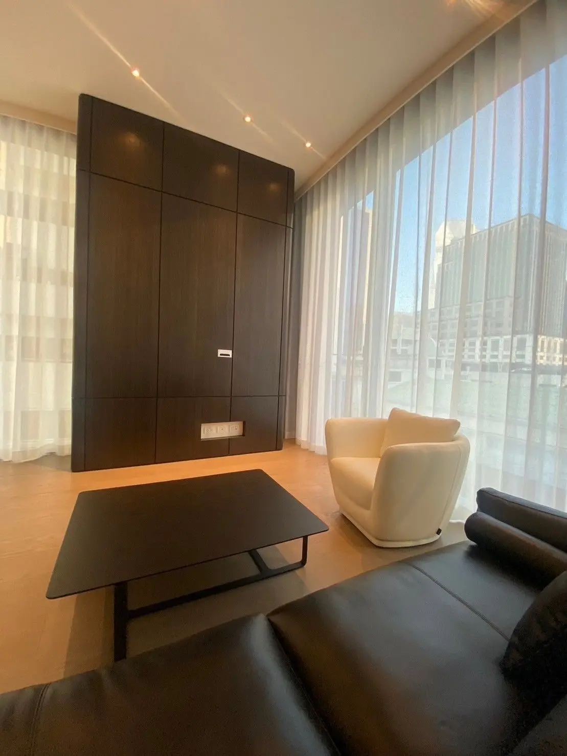 1 Bed/ 2 Bath Scope Langsuan